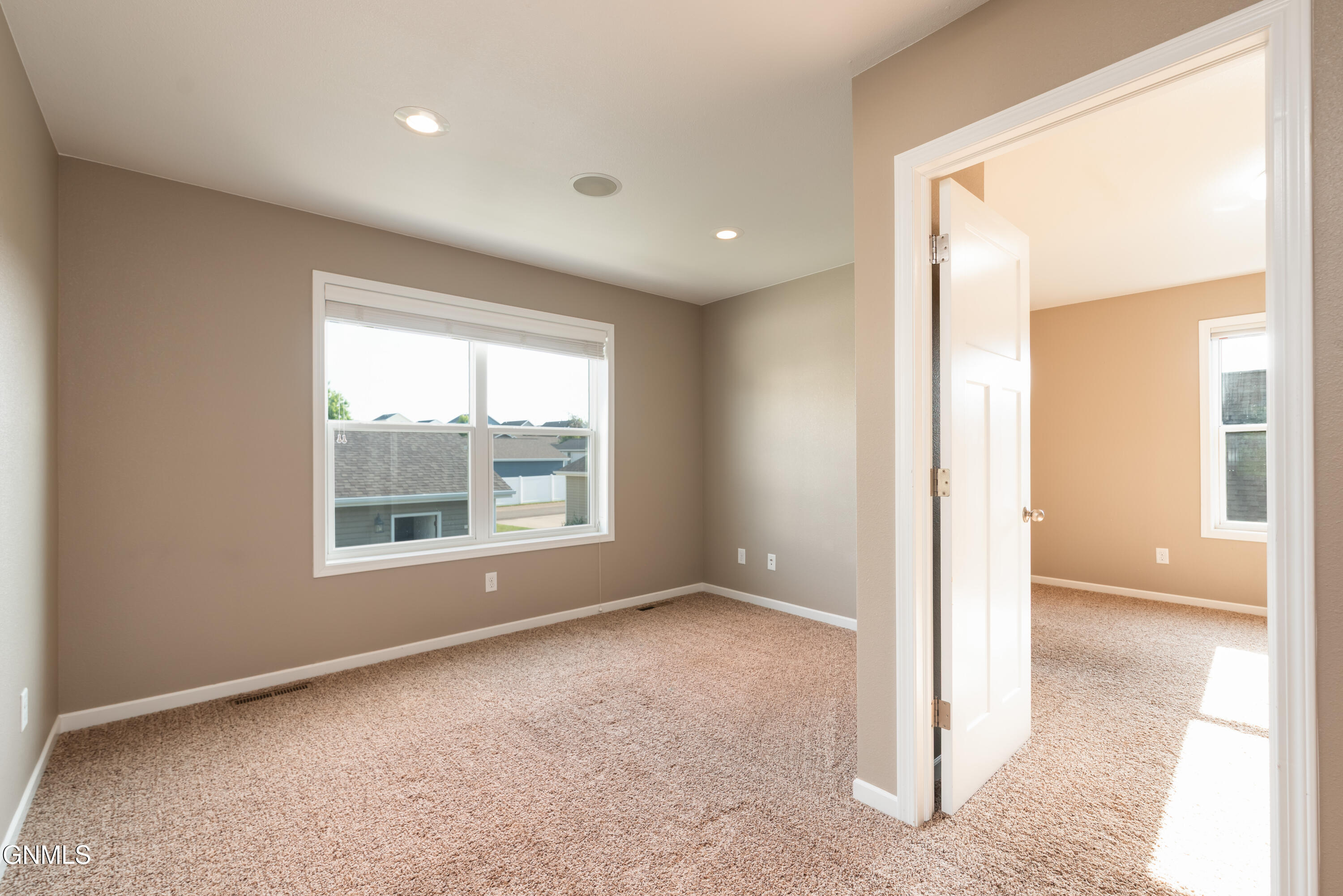 1109 E Lasalle Drive