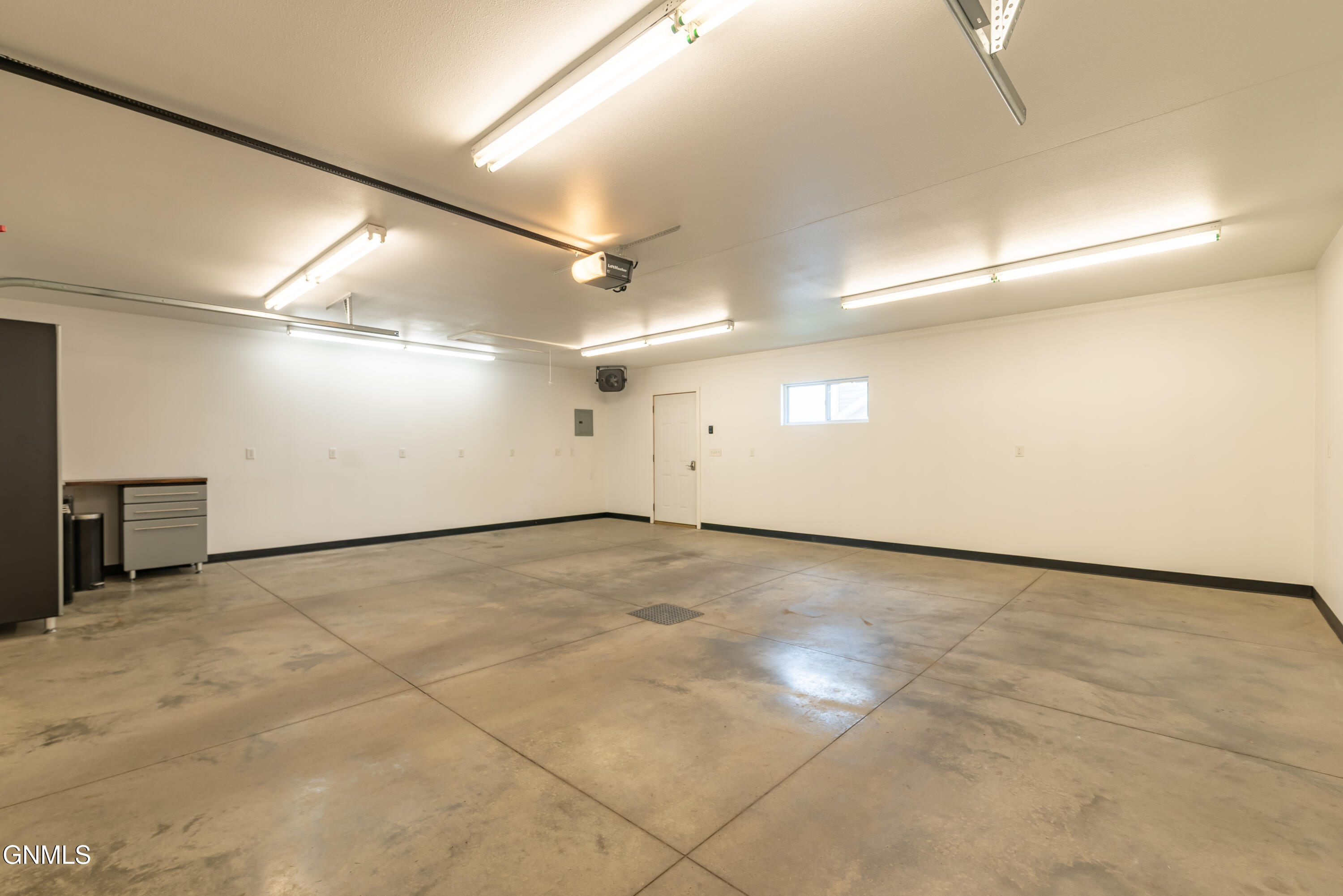 1109 E Lasalle Drive