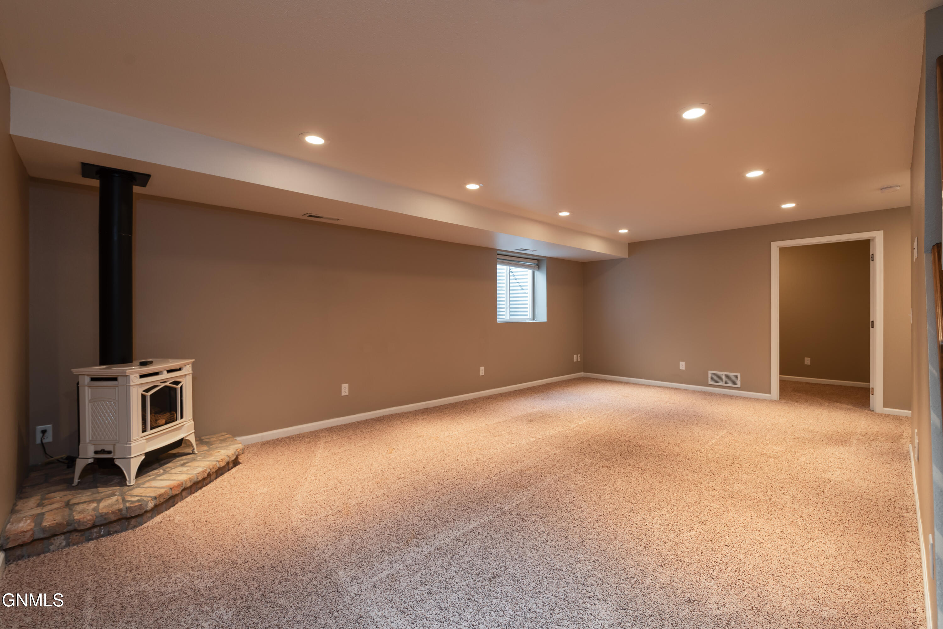 1109 E Lasalle Drive