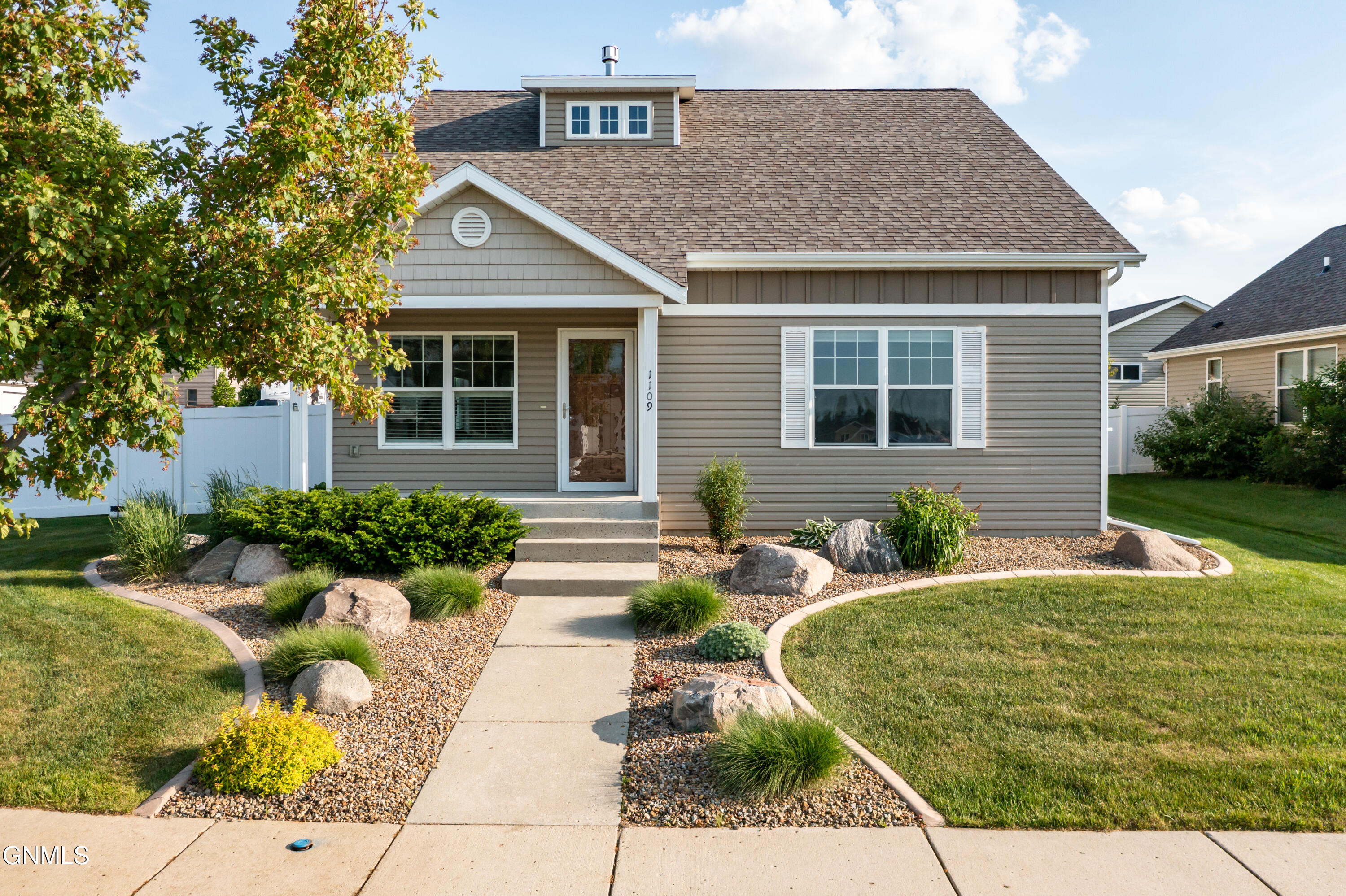 1109 E Lasalle Drive