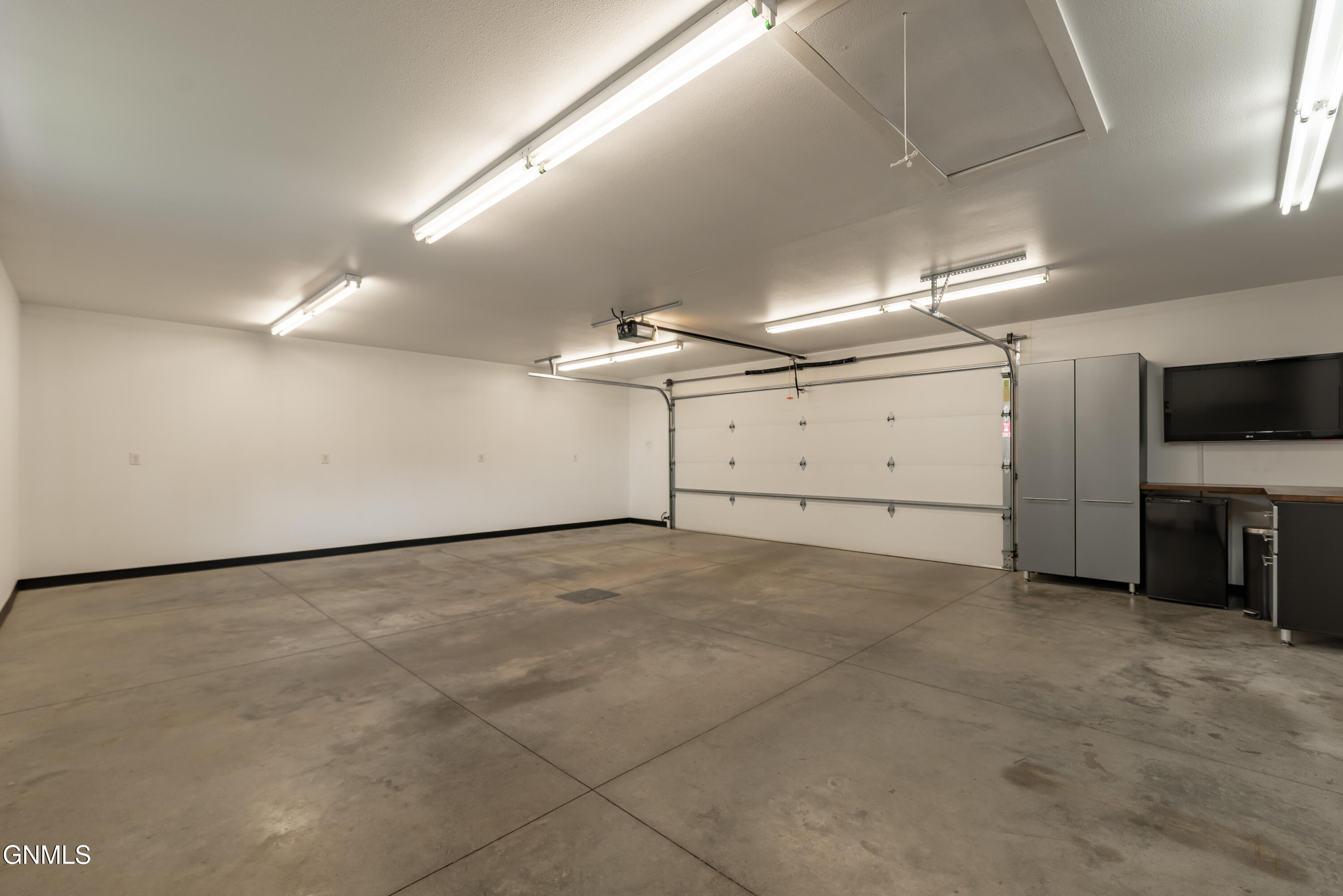 1109 E Lasalle Drive