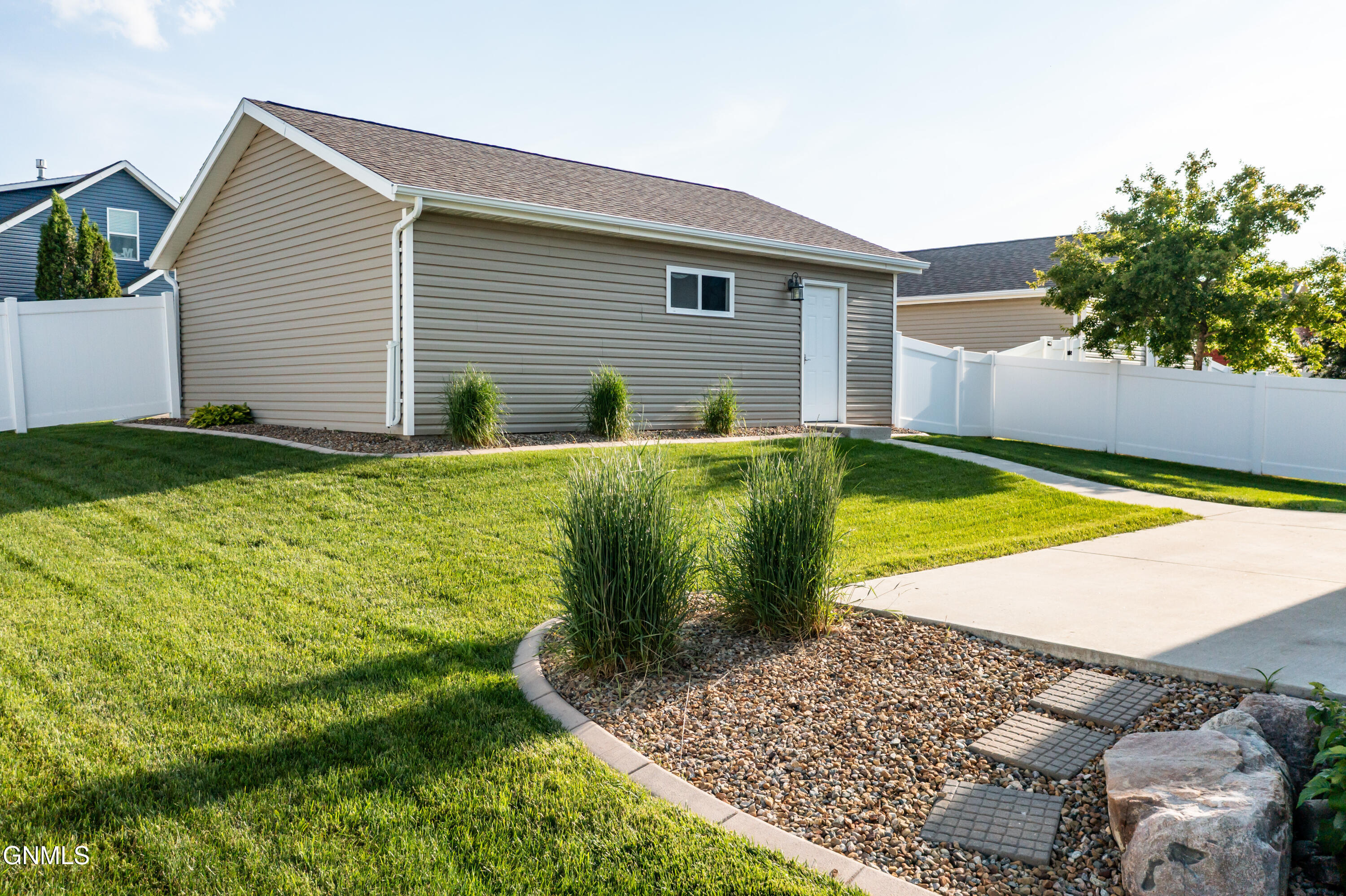 1109 E Lasalle Drive