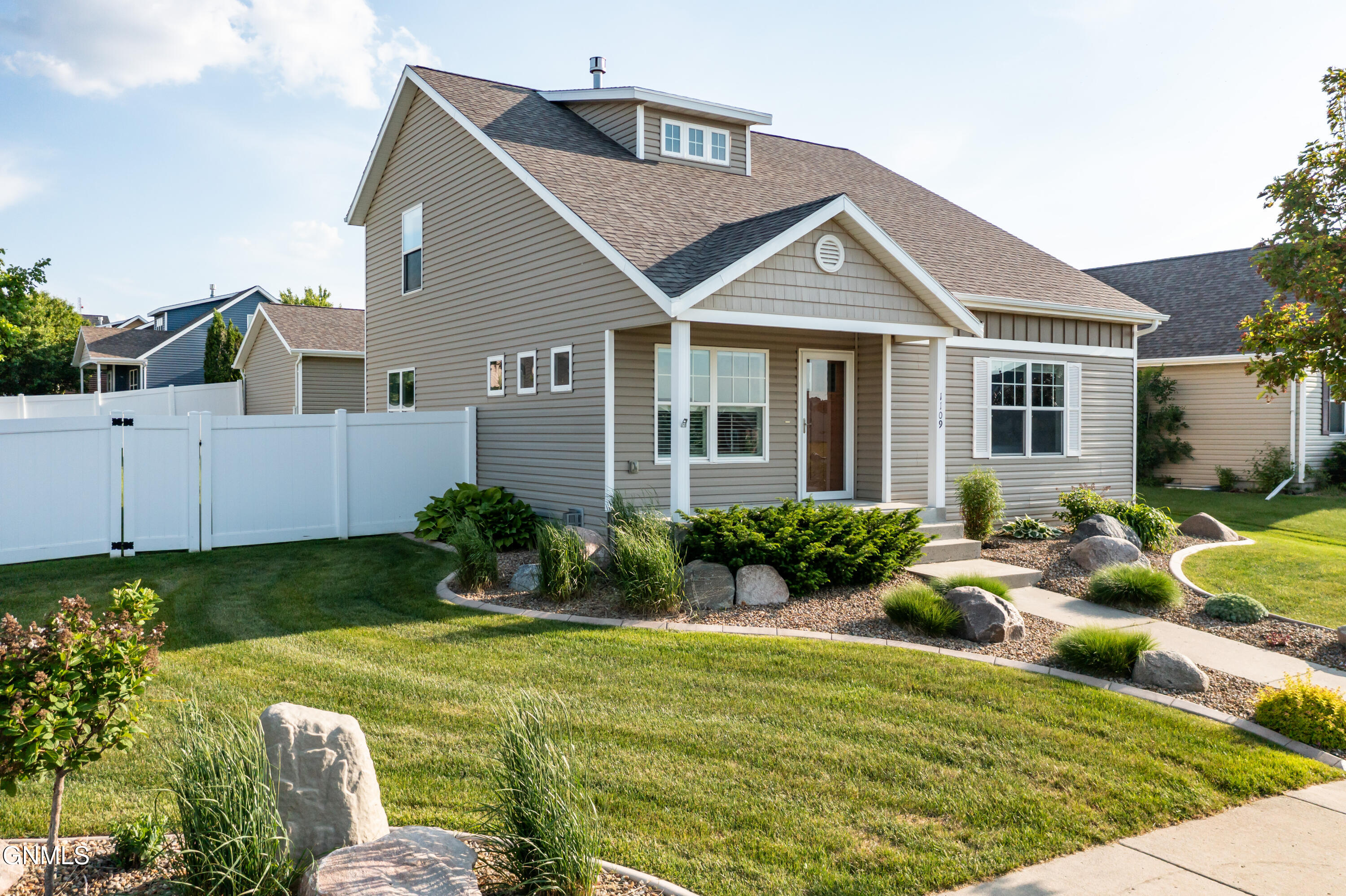 1109 E Lasalle Drive