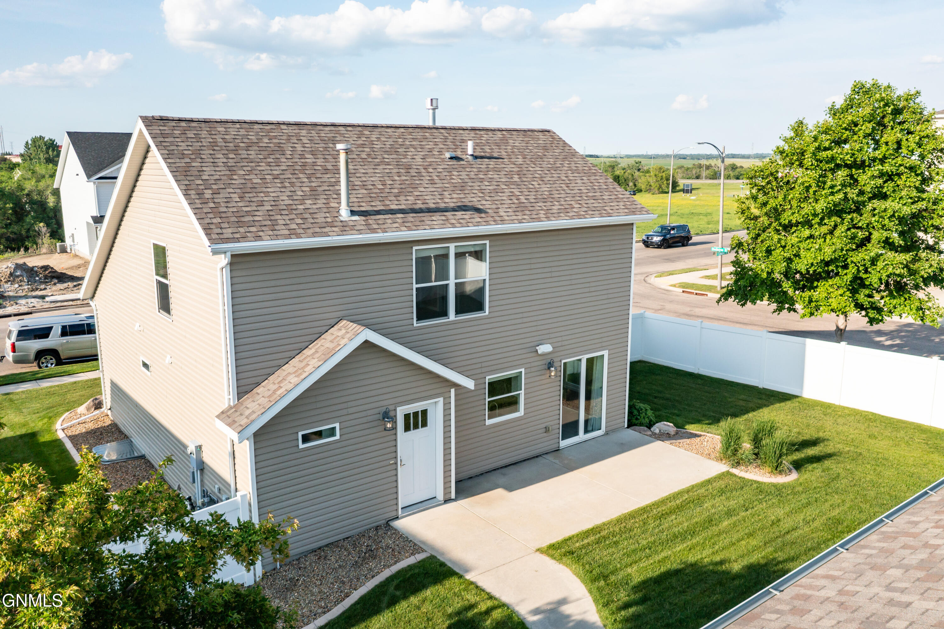 1109 E Lasalle Drive