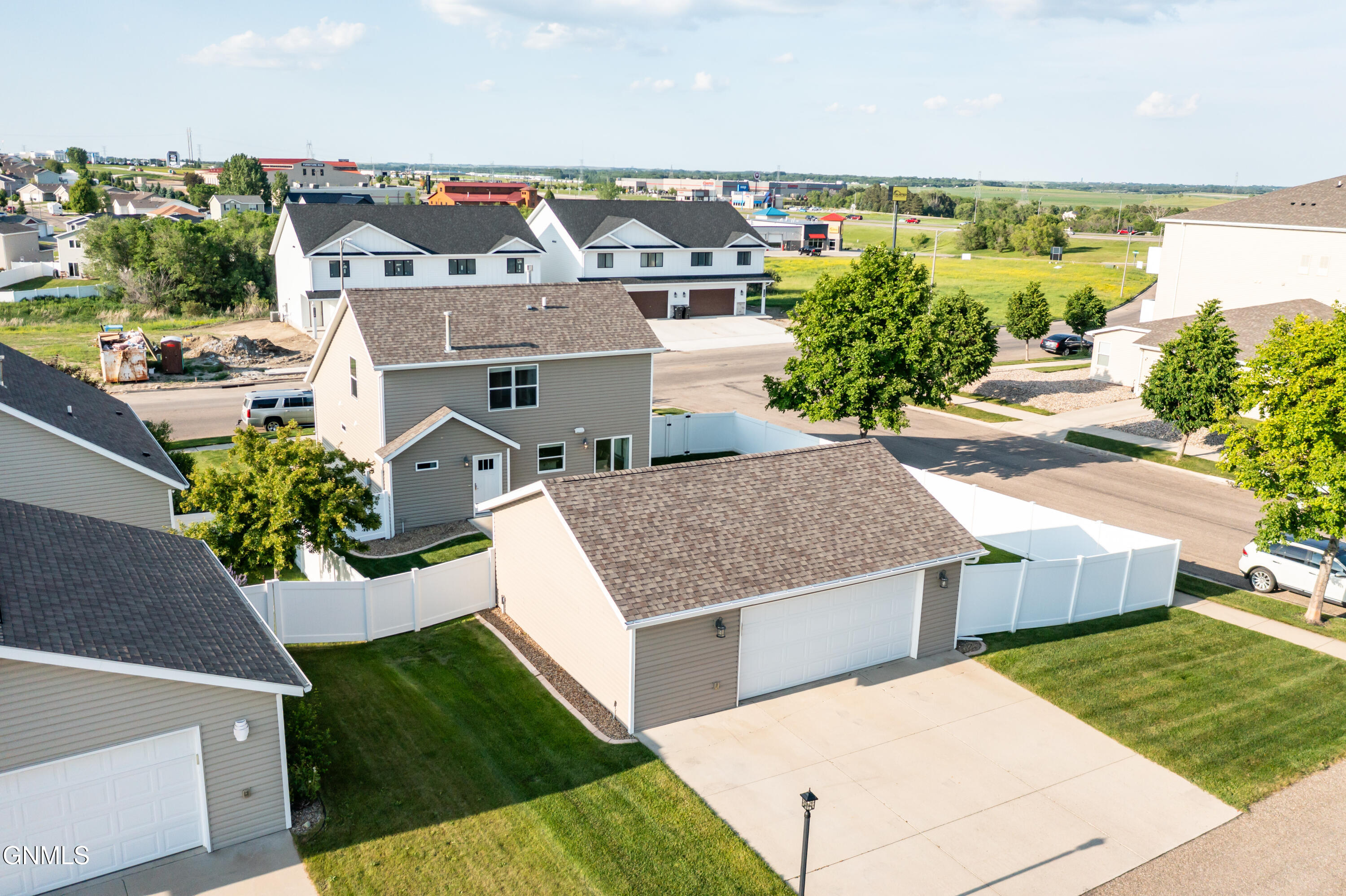 1109 E Lasalle Drive