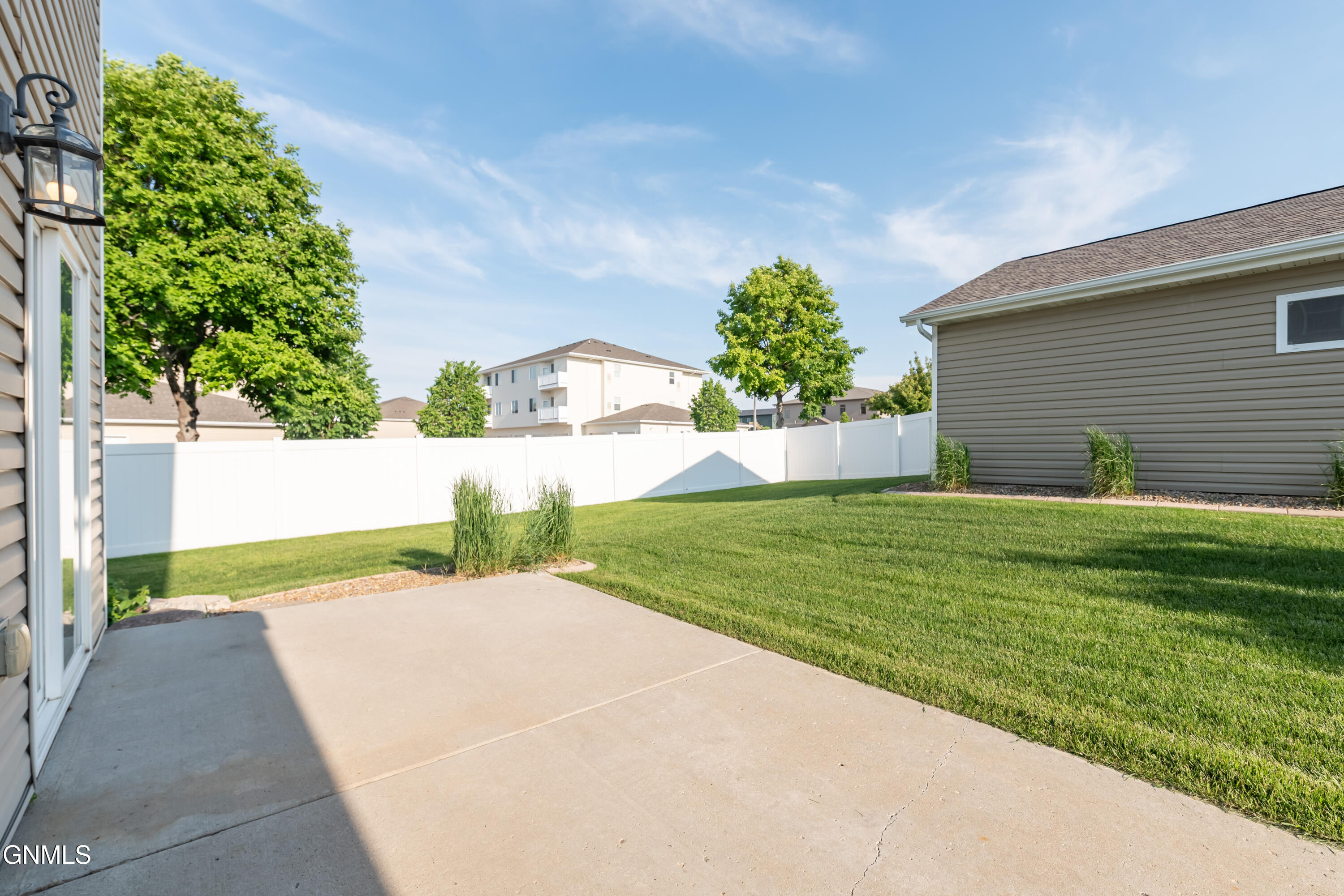 1109 E Lasalle Drive