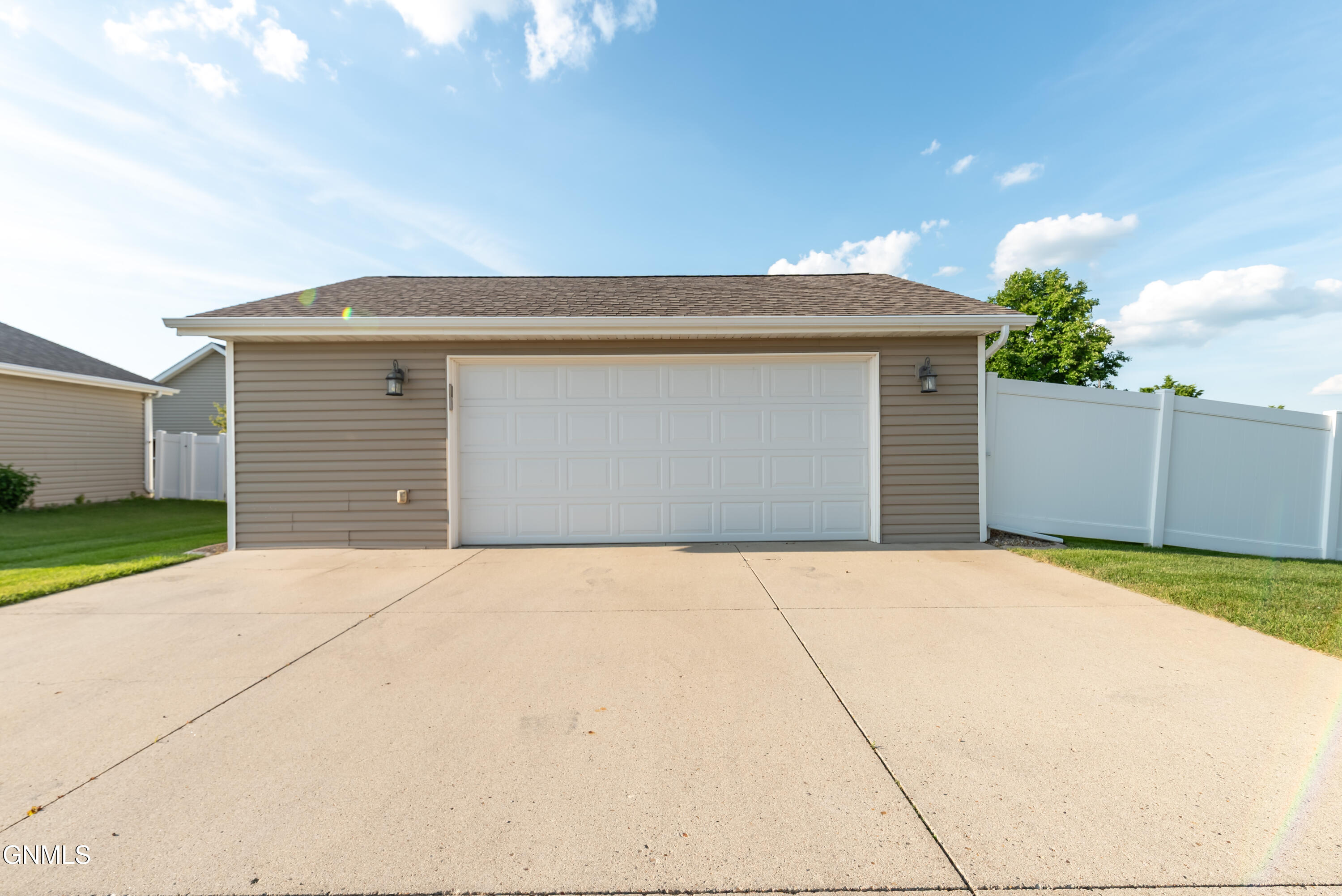 1109 E Lasalle Drive
