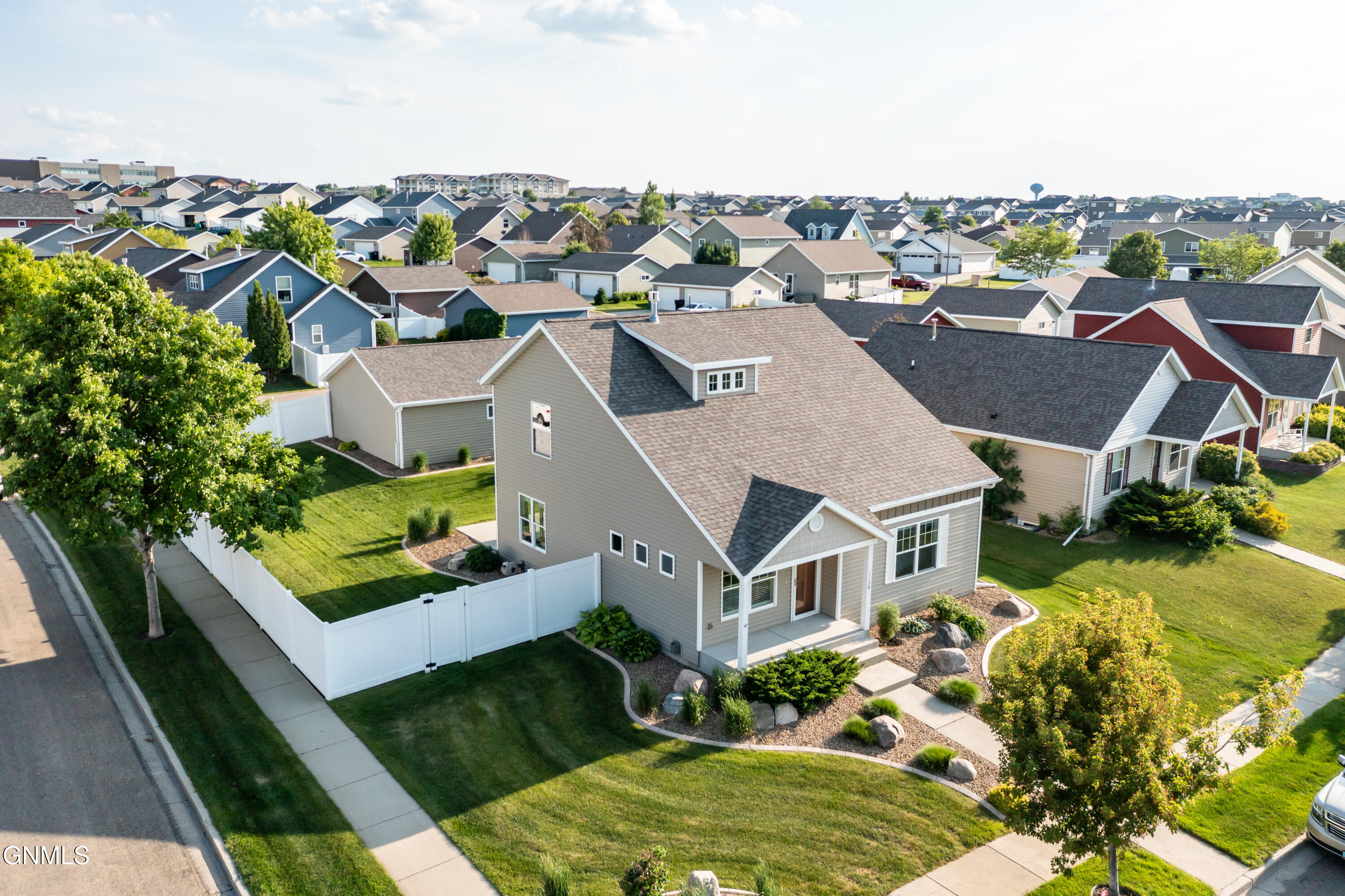 1109 E Lasalle Drive