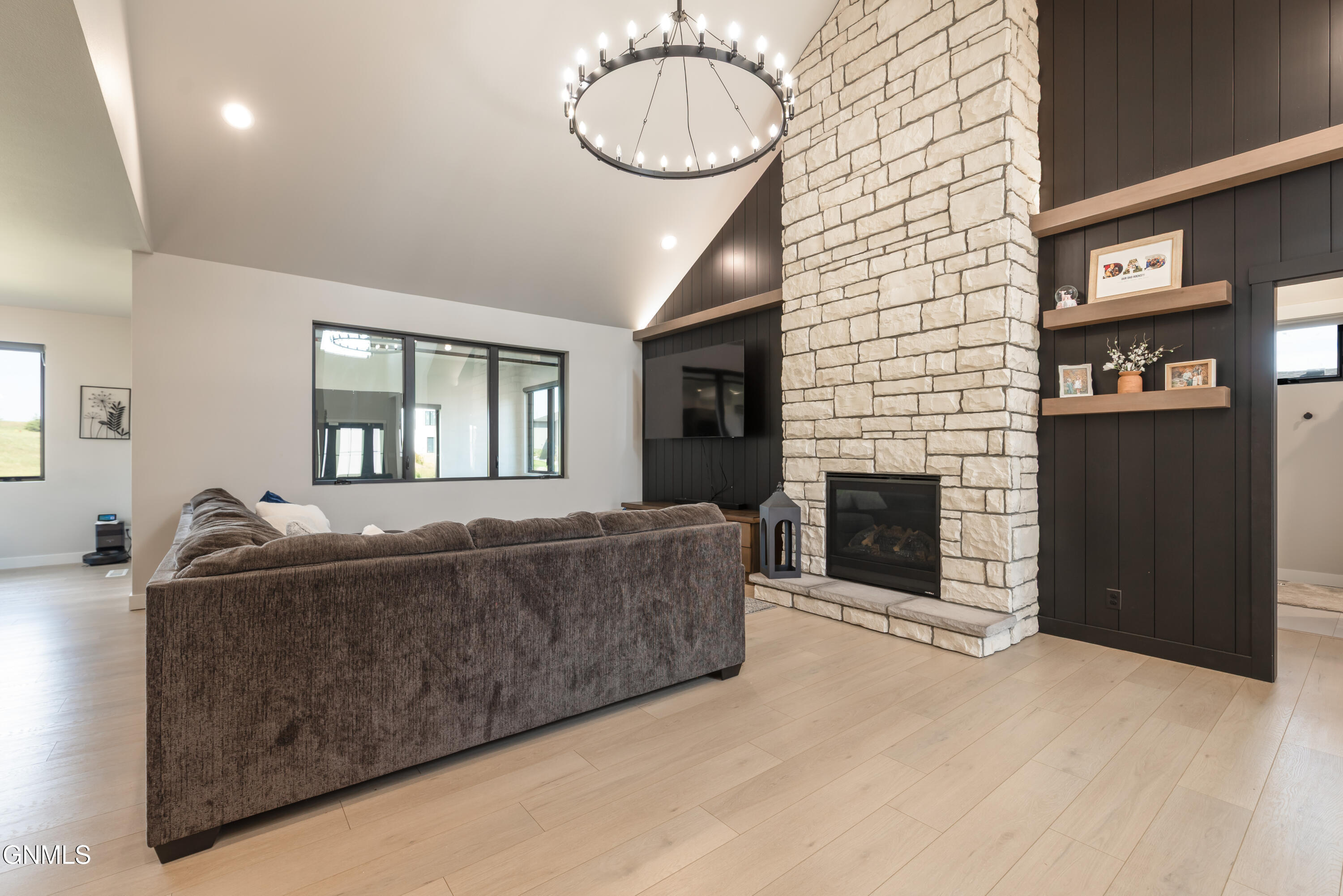 2102 Tule Lane