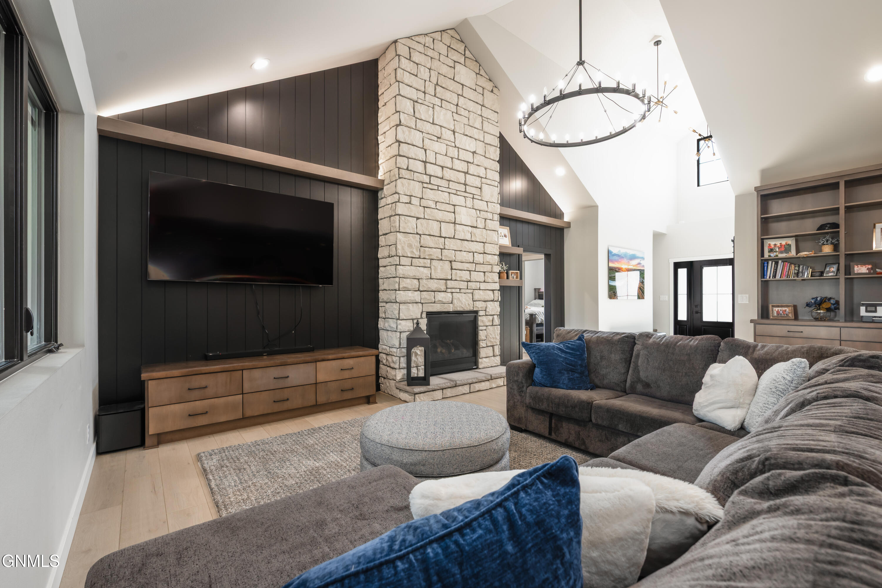 2102 Tule Lane