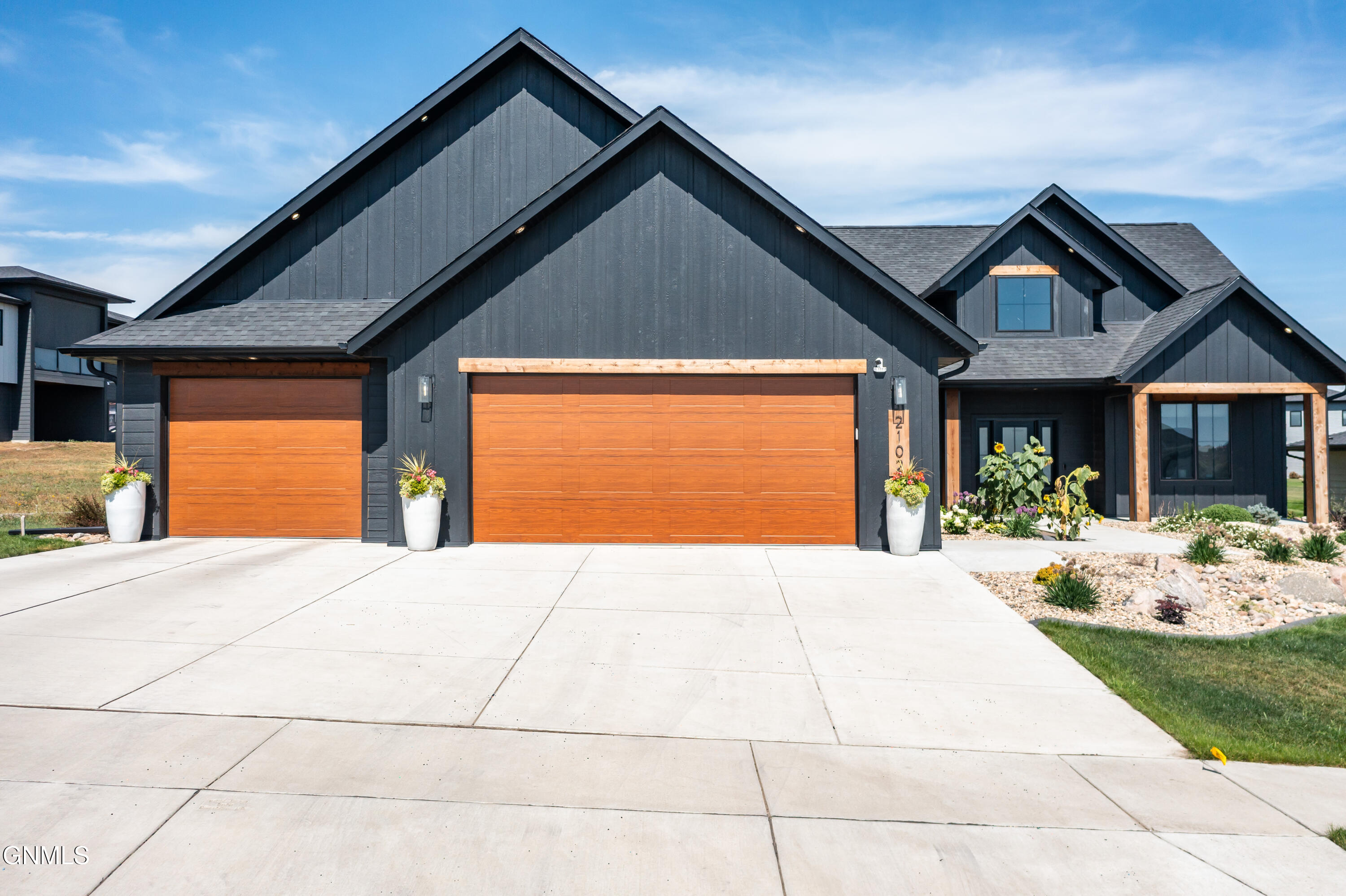 2102 Tule Lane