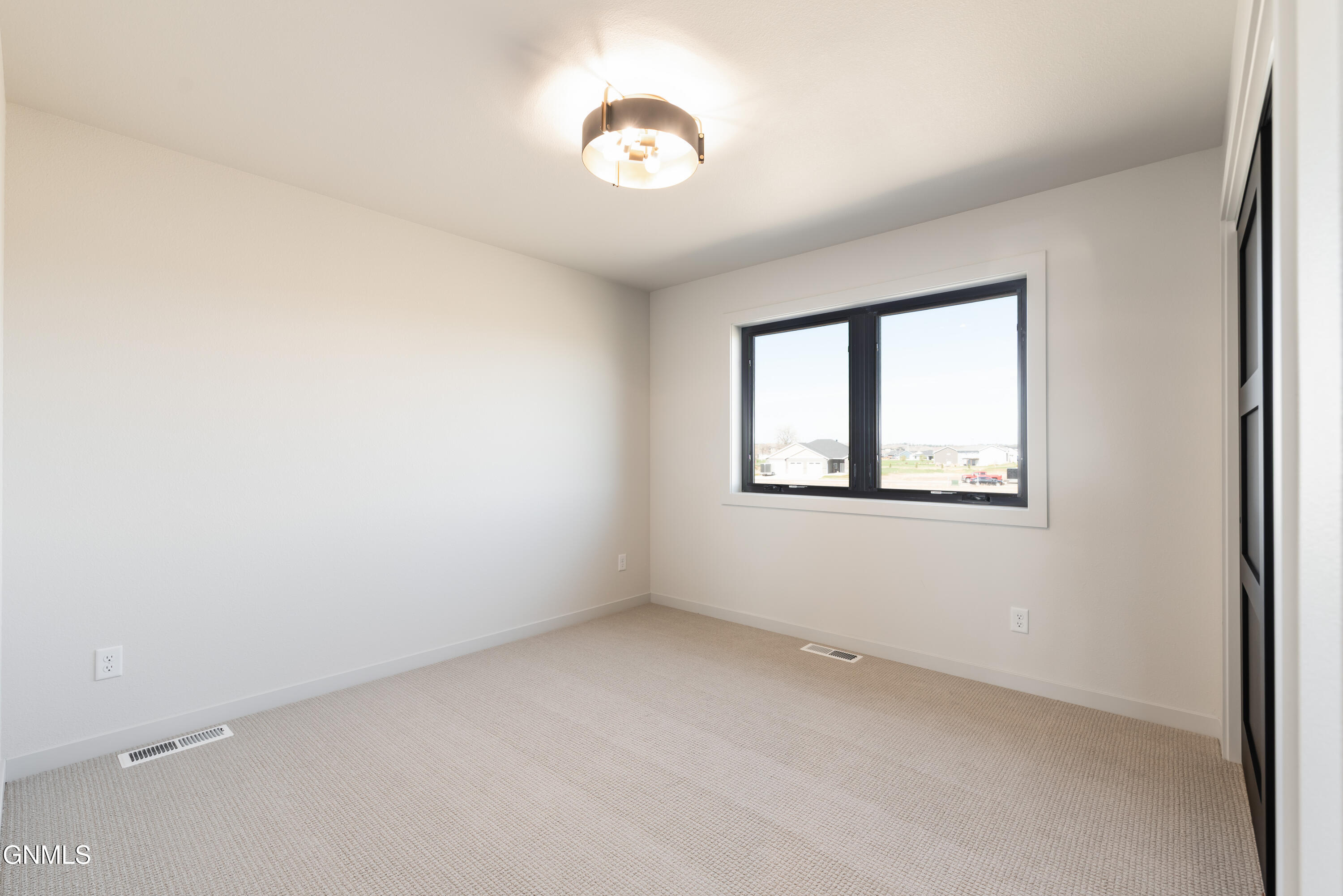 2415 Dutton Circle SE, Mandan