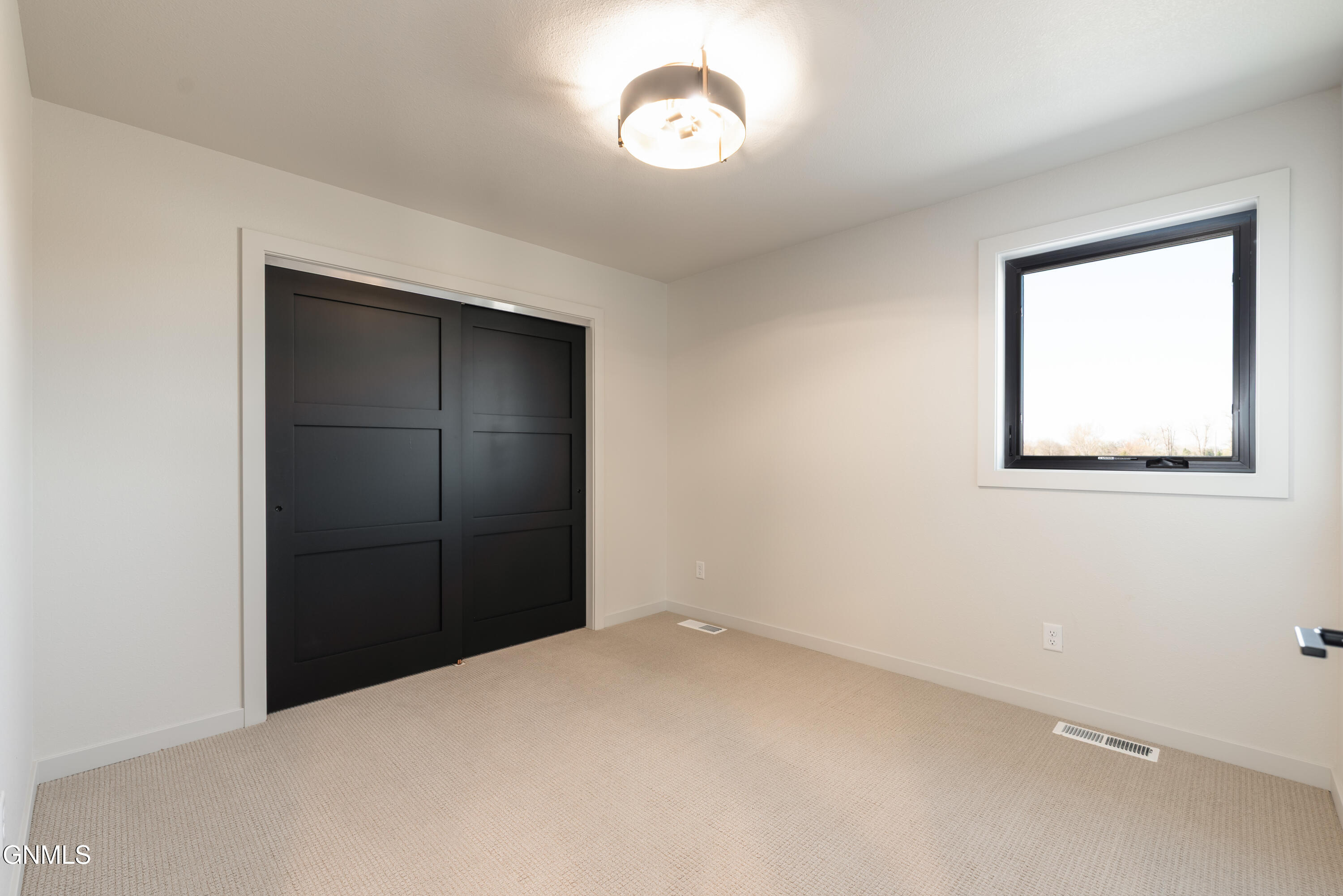 2415 Dutton Circle SE, Mandan