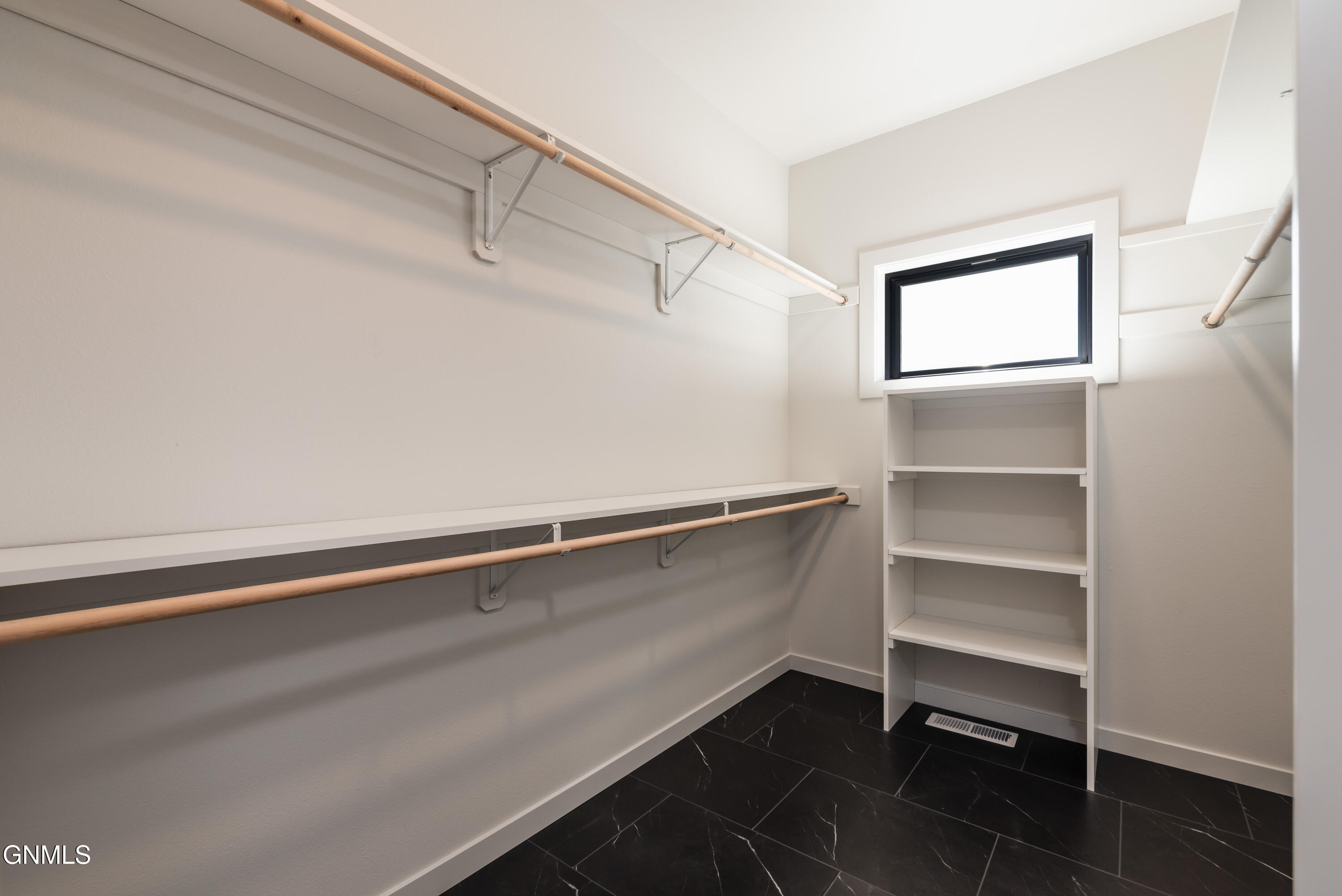 2415 Dutton Circle SE, Mandan