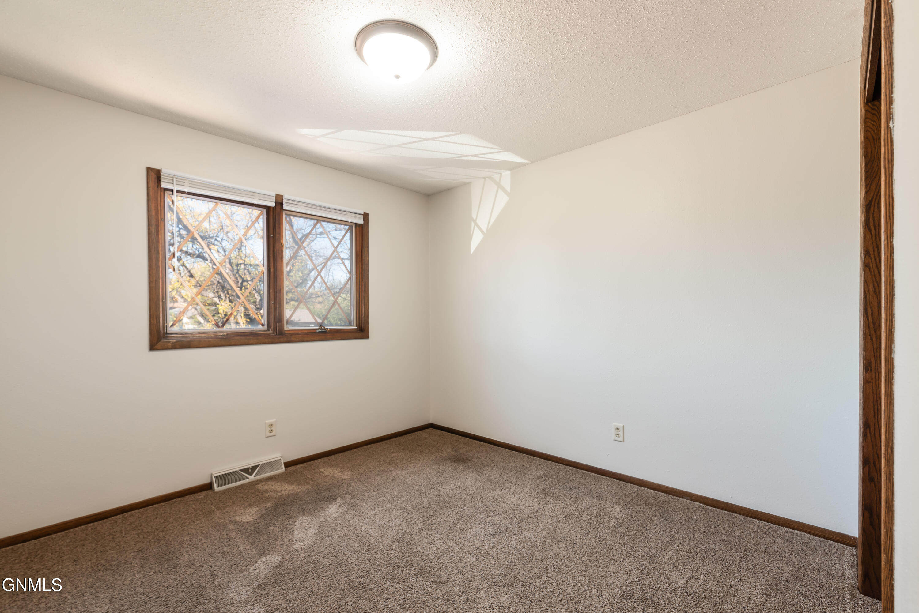 1135 N 26th Street N