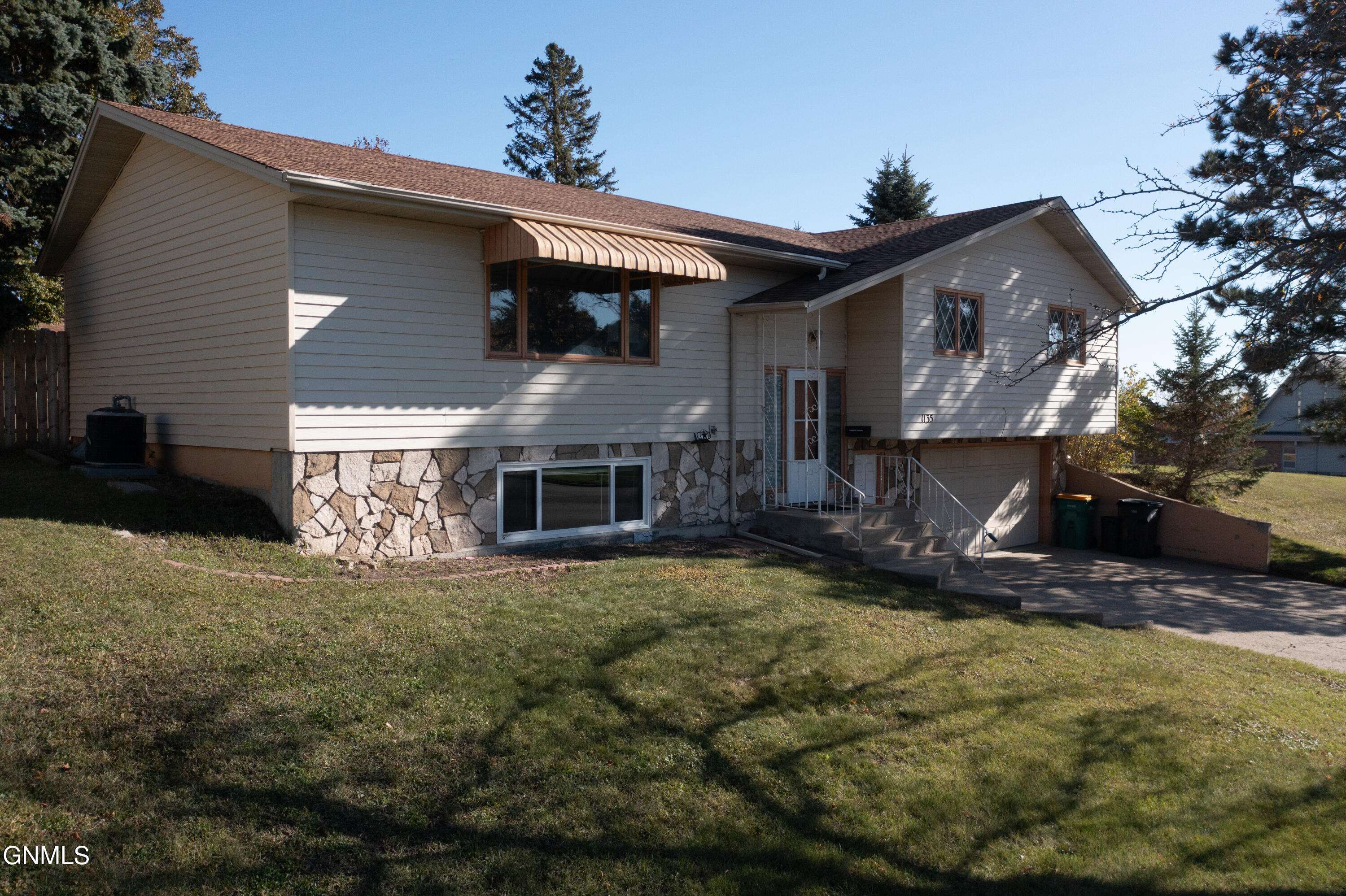 1135 N 26th Street N