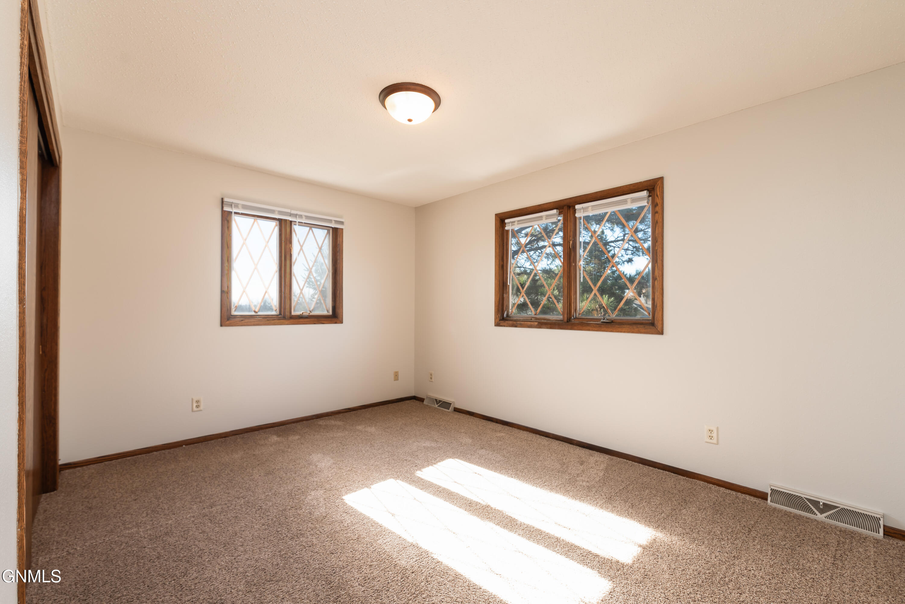 1135 N 26th Street N