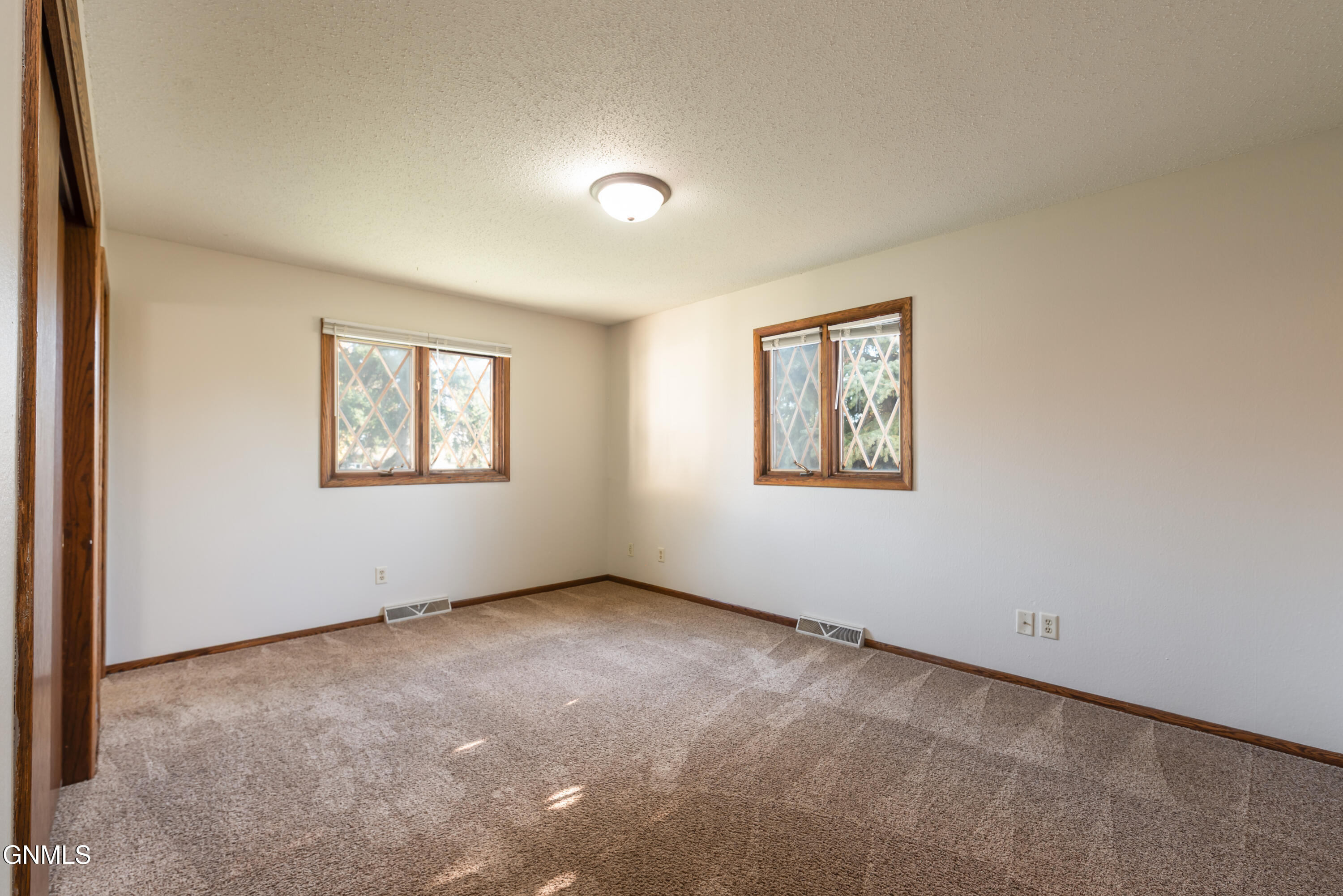 1135 N 26th Street N