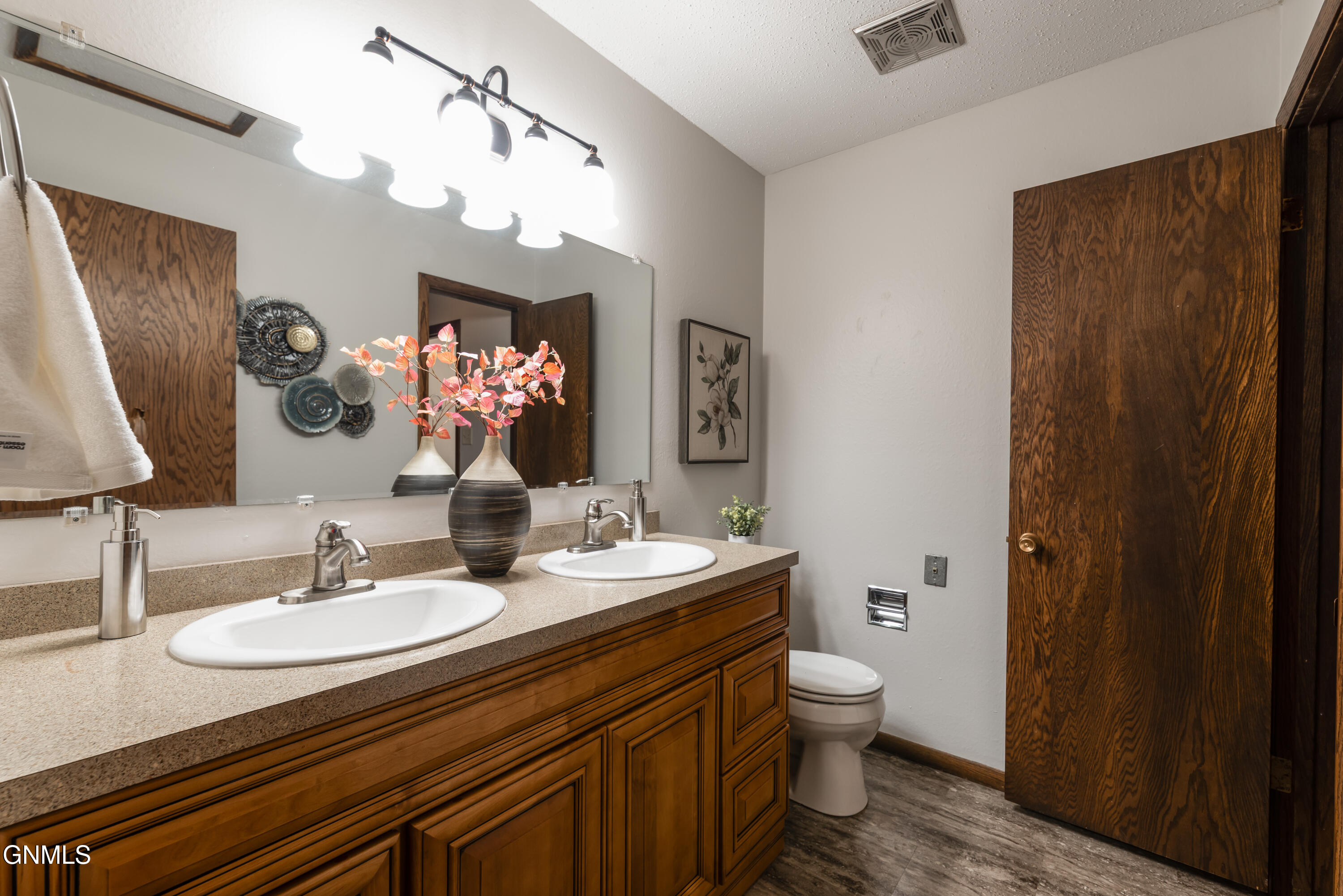 1135 N 26th Street N