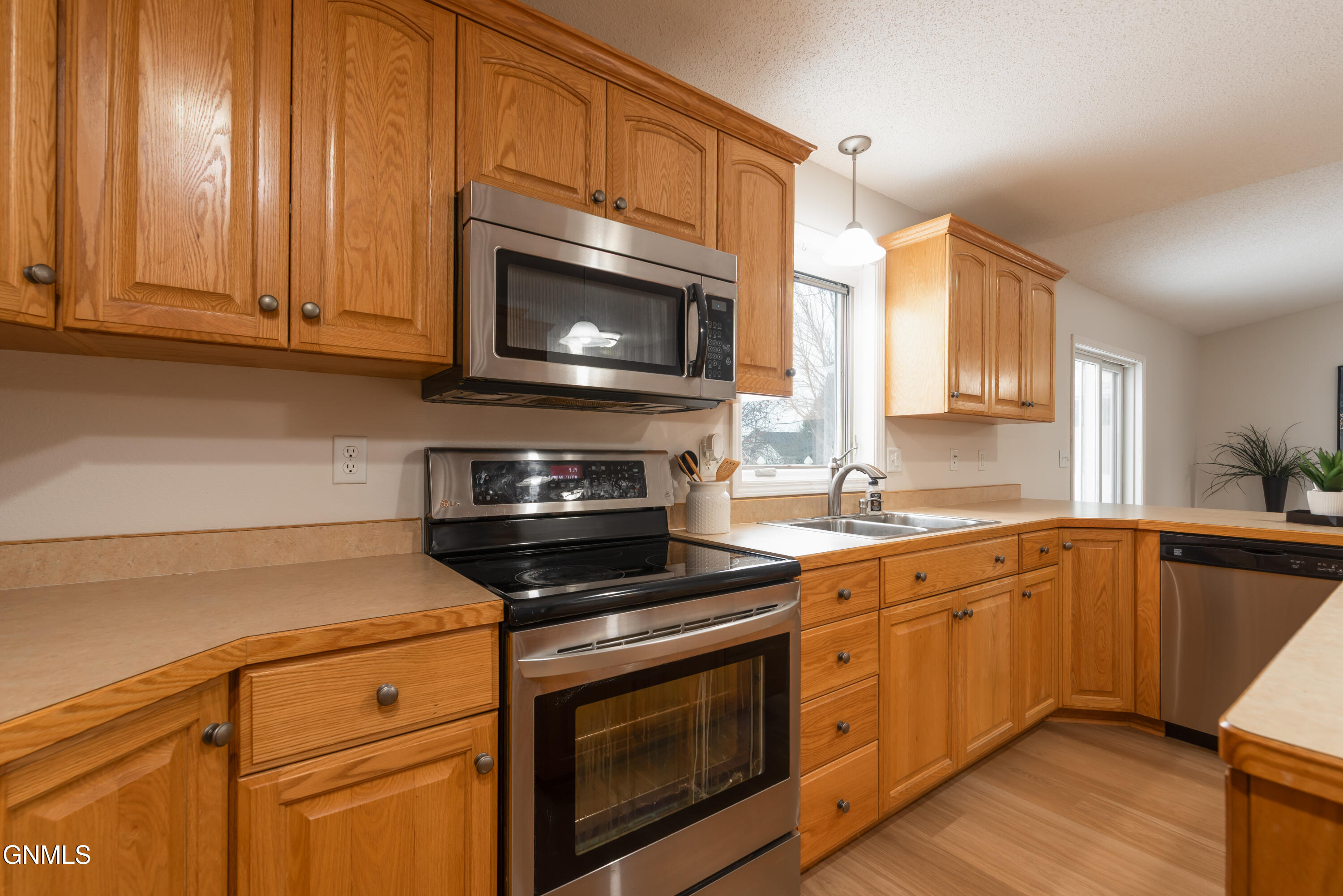 436 E Calgary Avenue