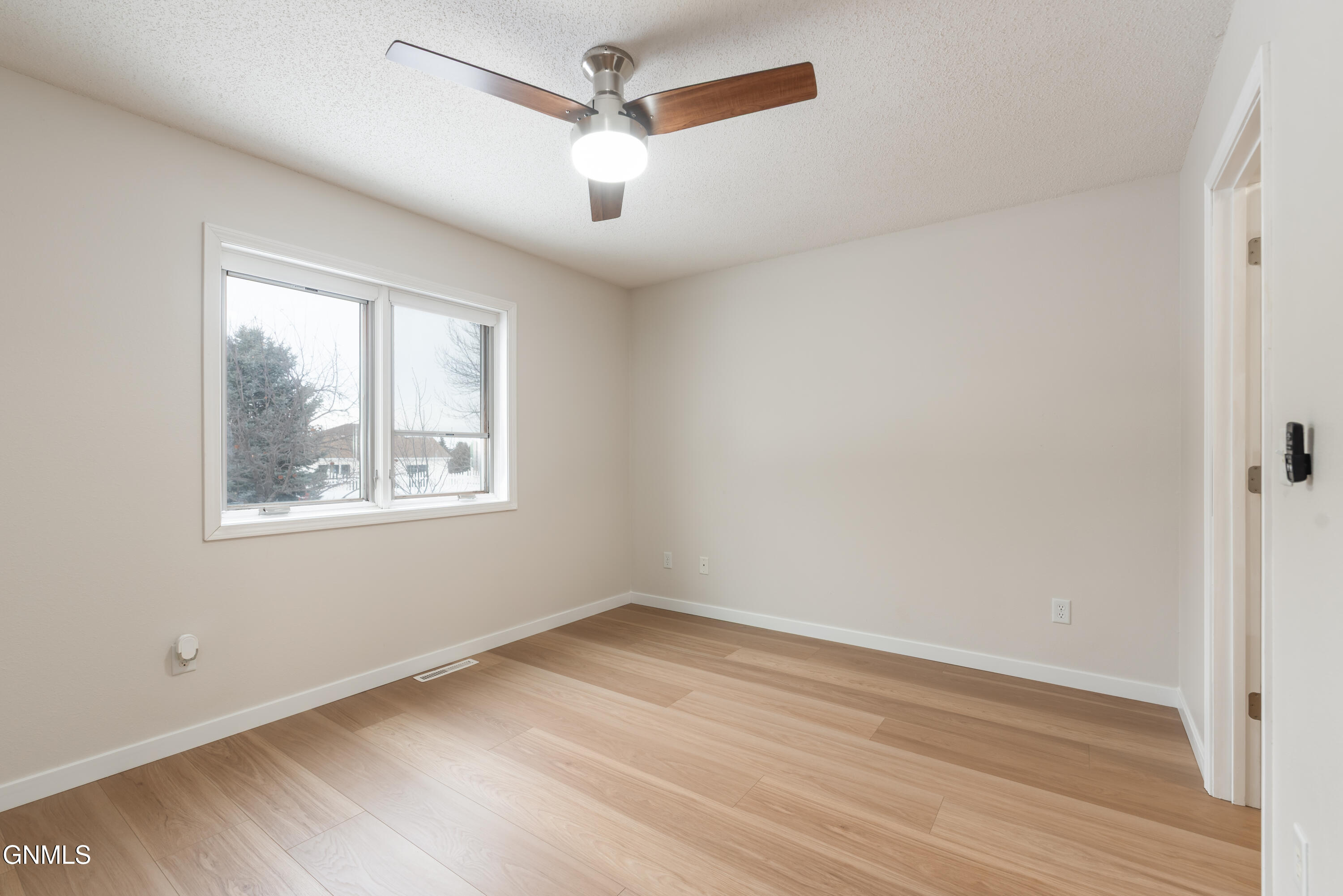 436 E Calgary Avenue