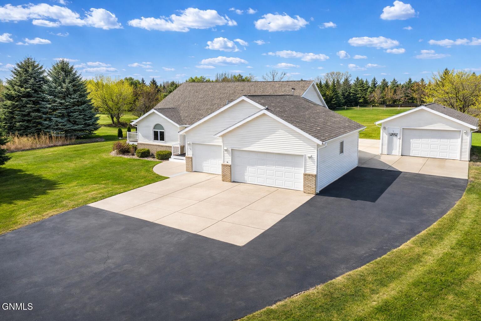 5292 Apple Creek Drive