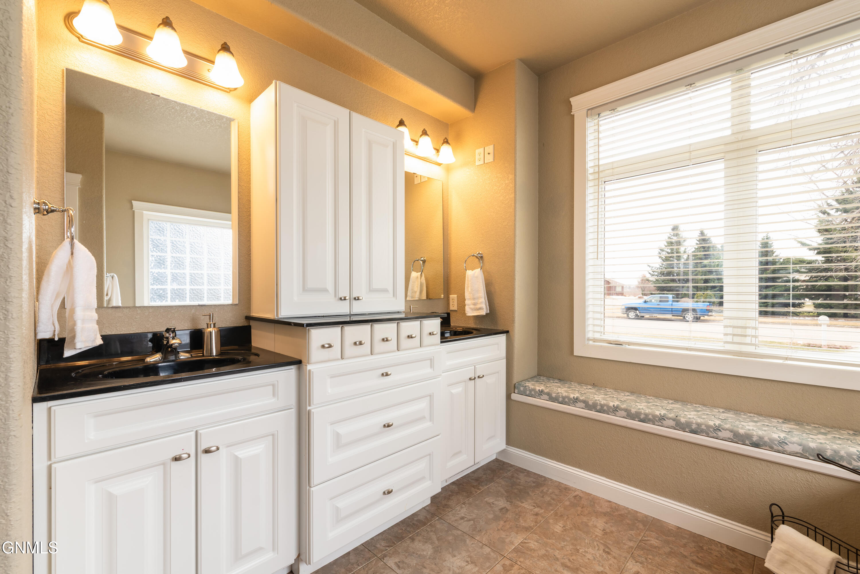 4912 Inlet Bay Drive SE