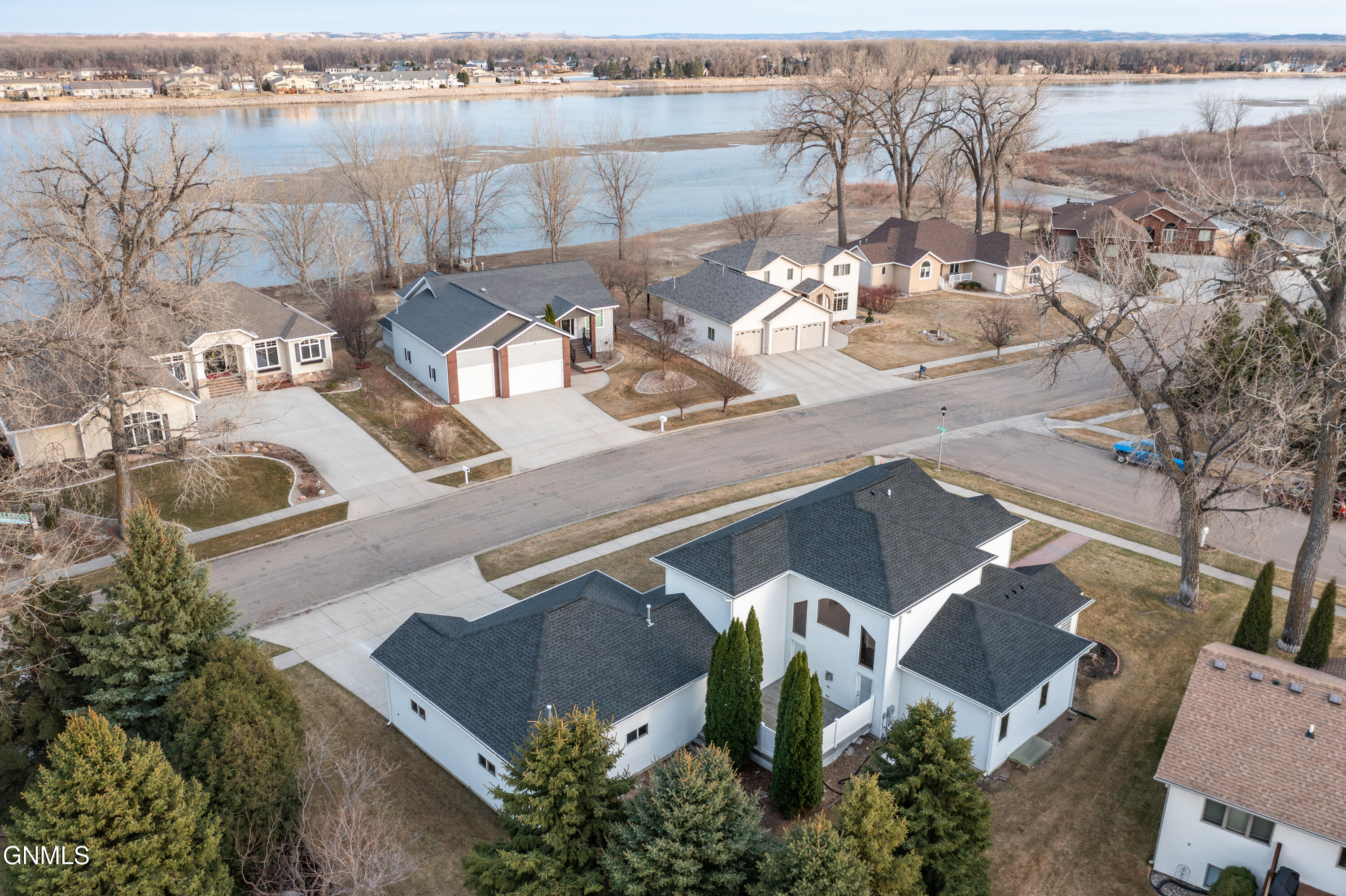 4912 Inlet Bay Drive SE