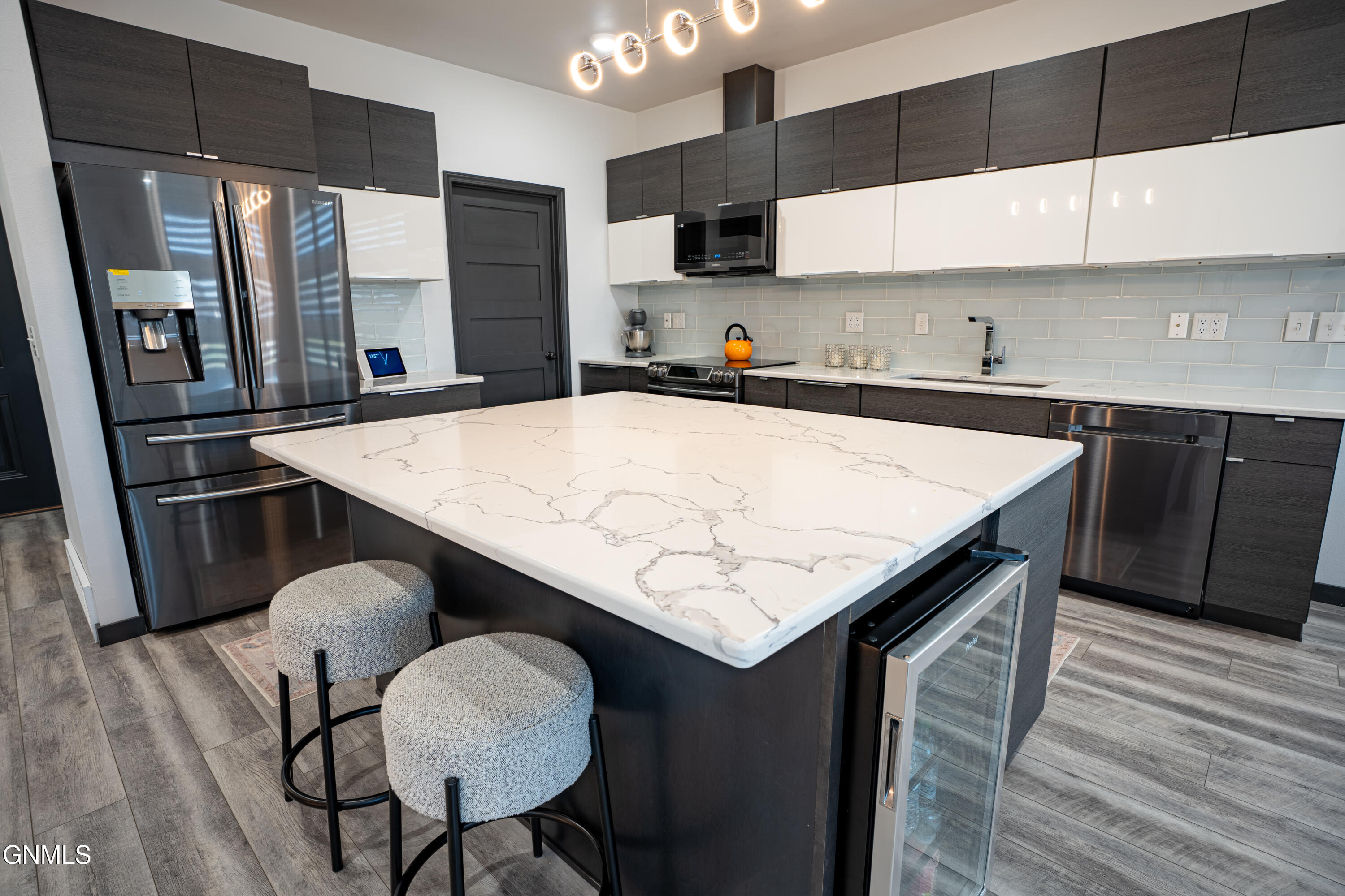 2321 Bayview Court