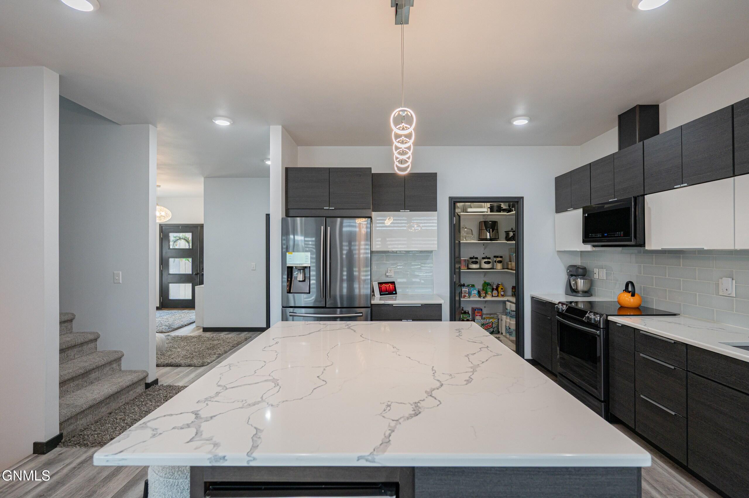 2321 Bayview Court