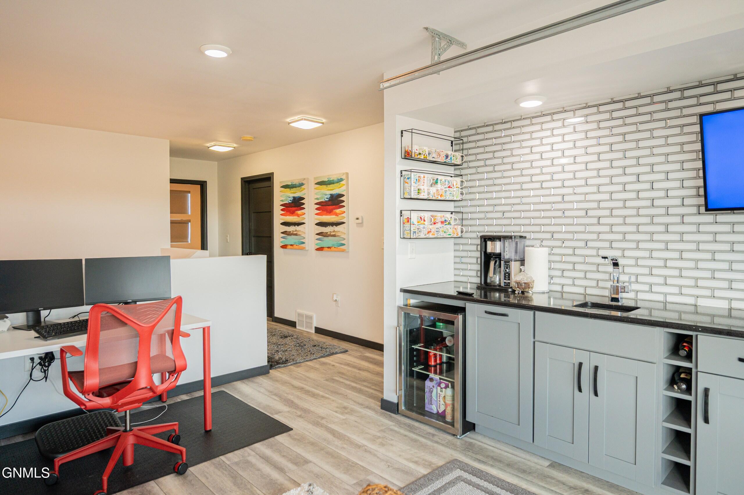 2321 Bayview Court