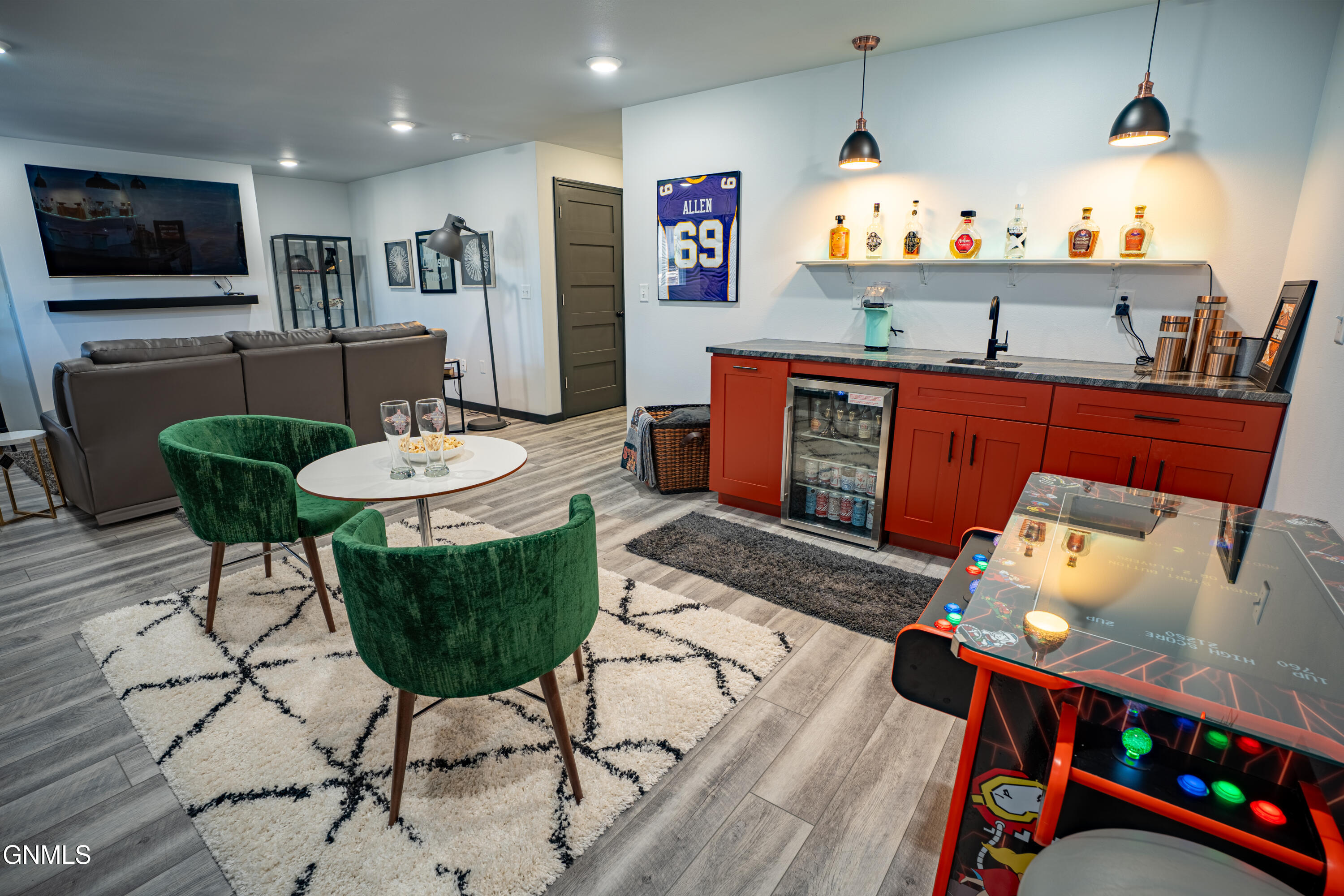 2321 Bayview Court