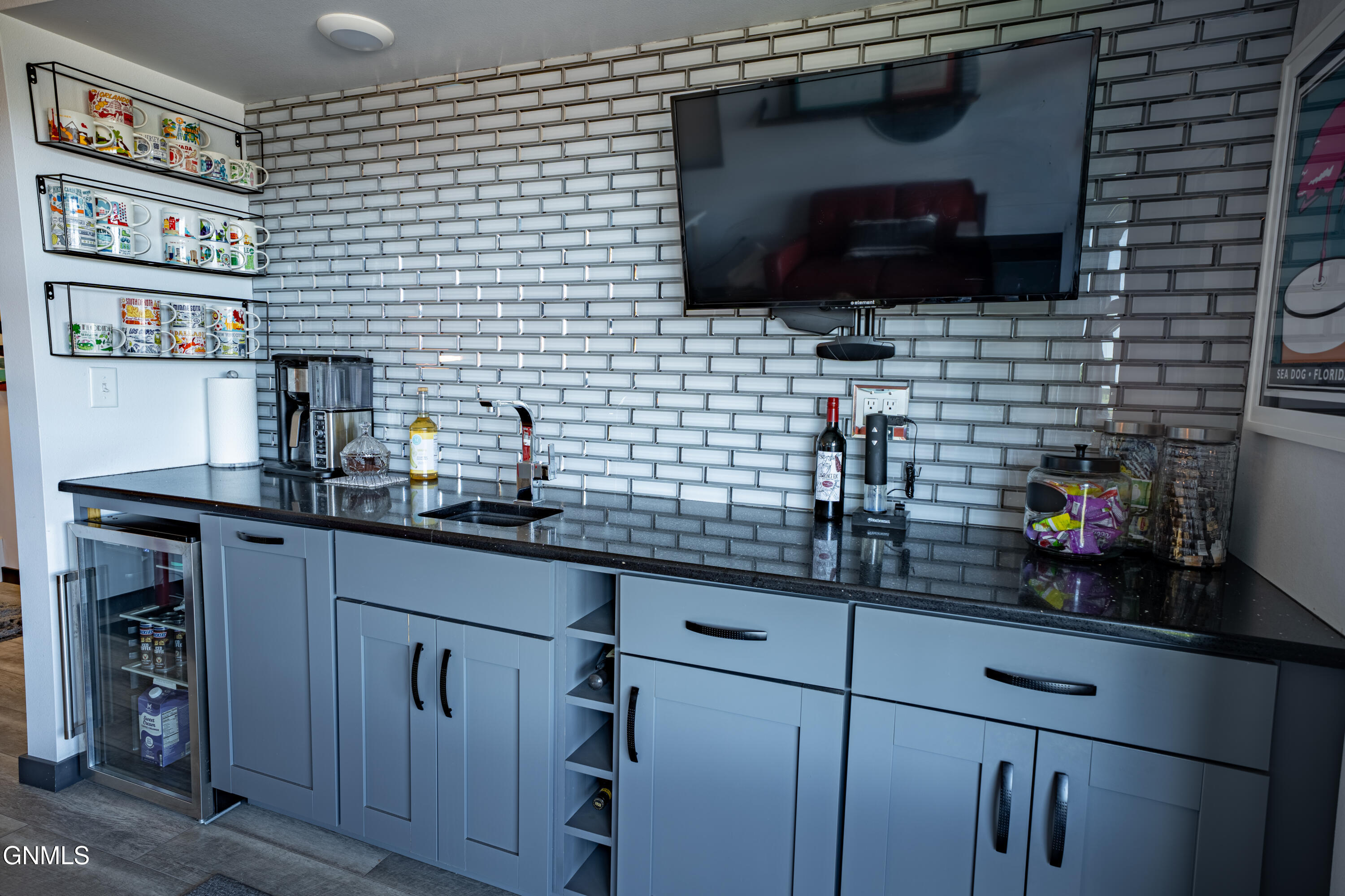 2321 Bayview Court