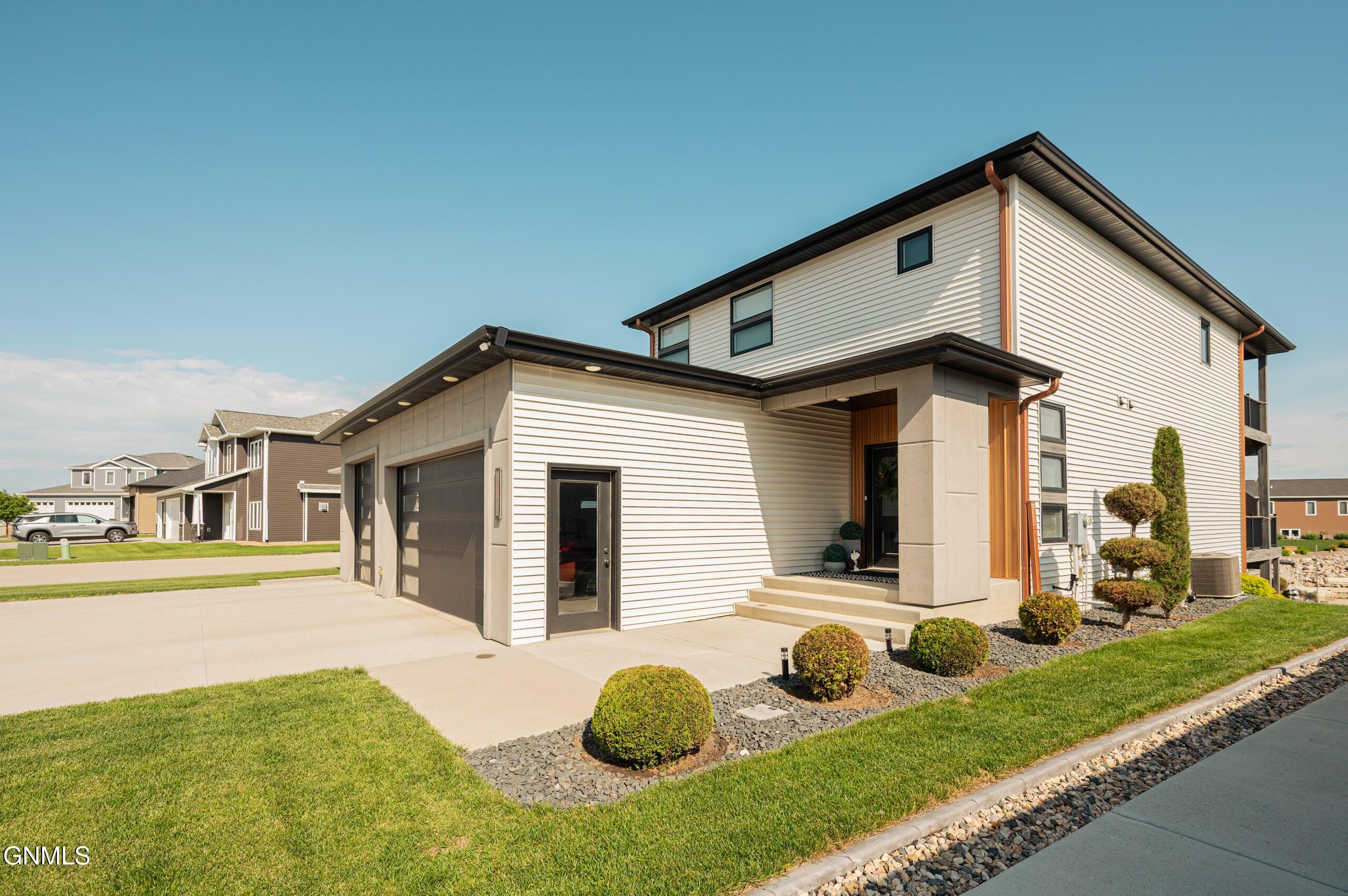 2321 Bayview Court