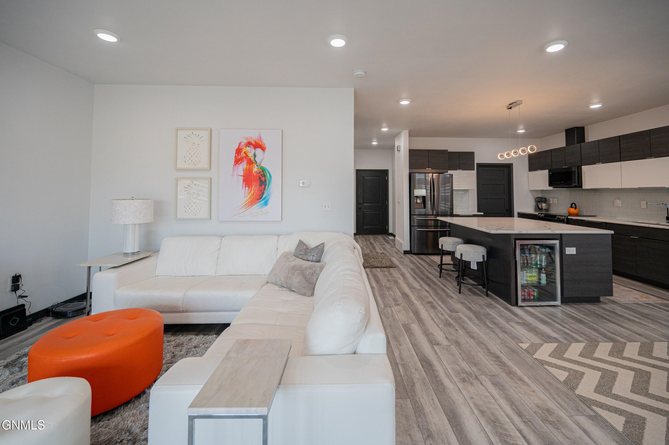 2321 Bayview Court