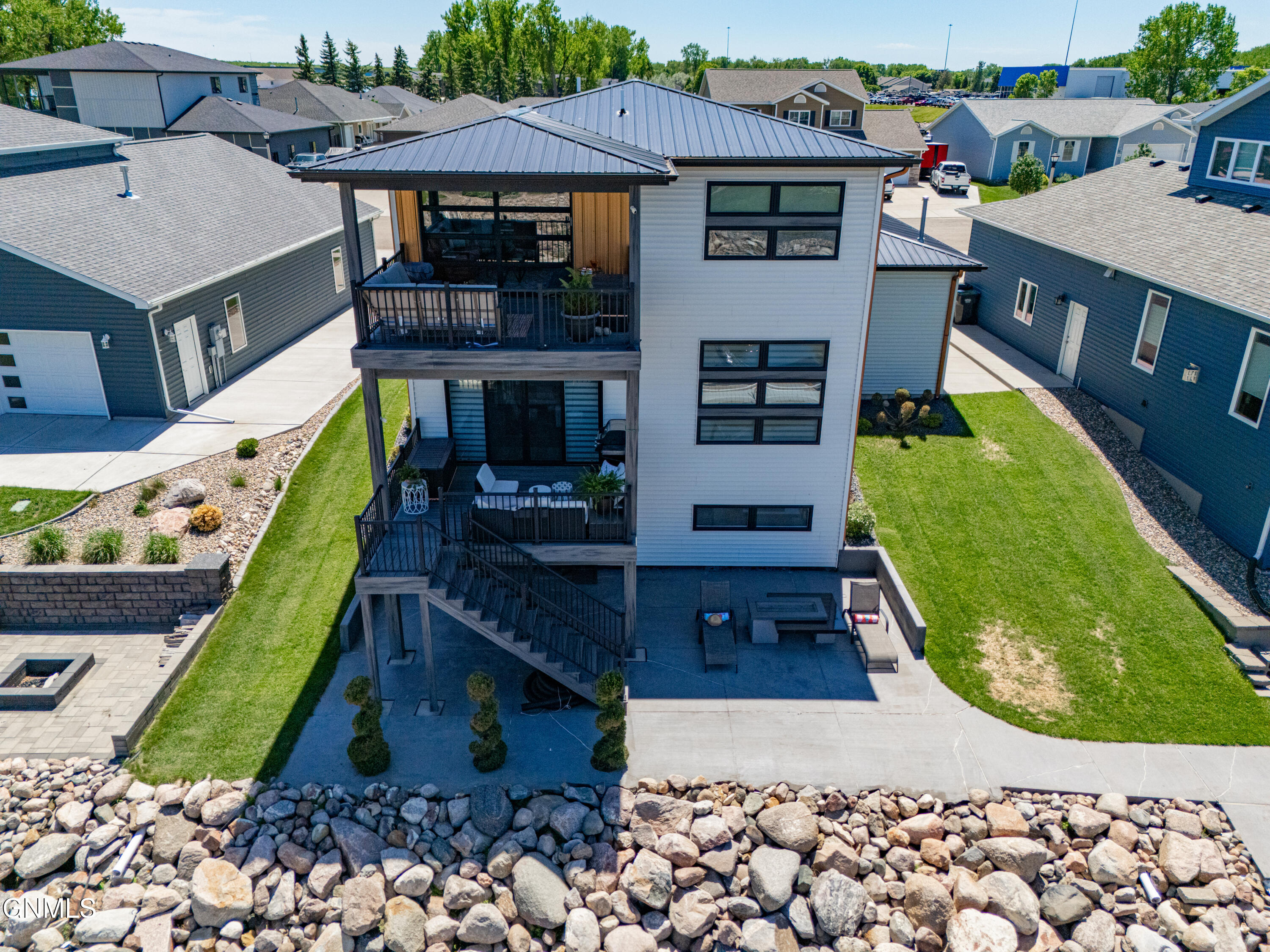 2321 Bayview Court