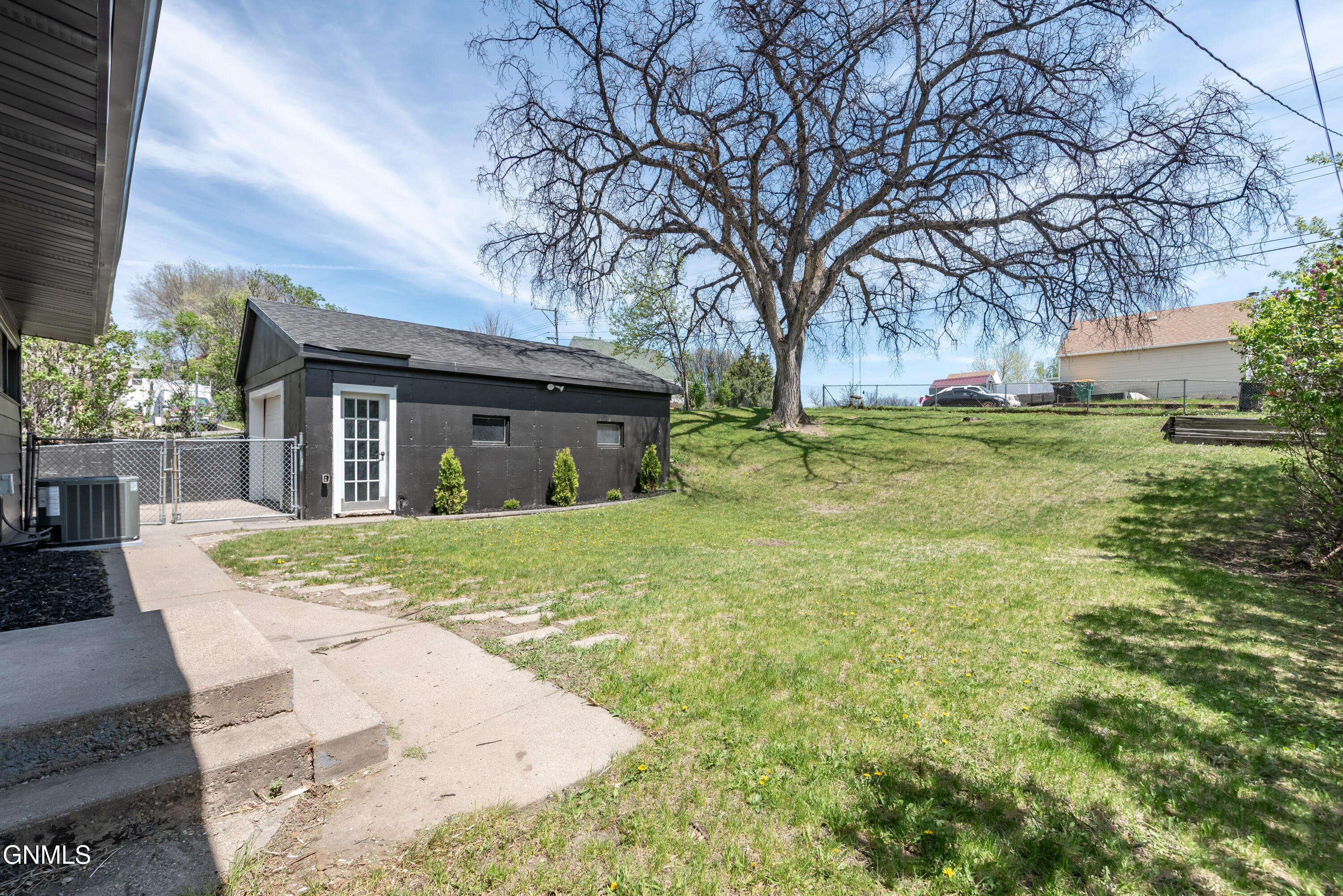 1227 N 14th Street N