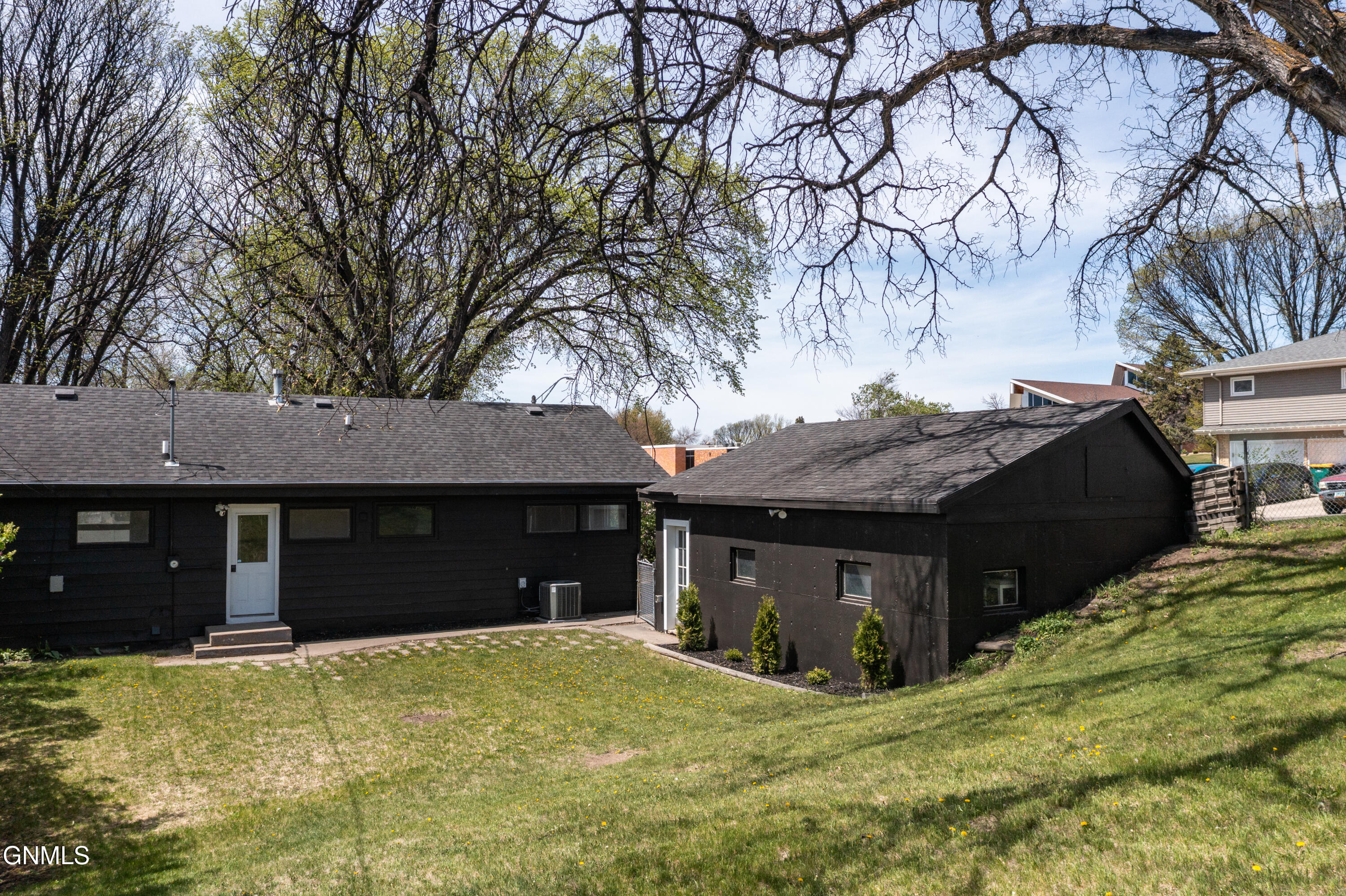 1227 N 14th Street N