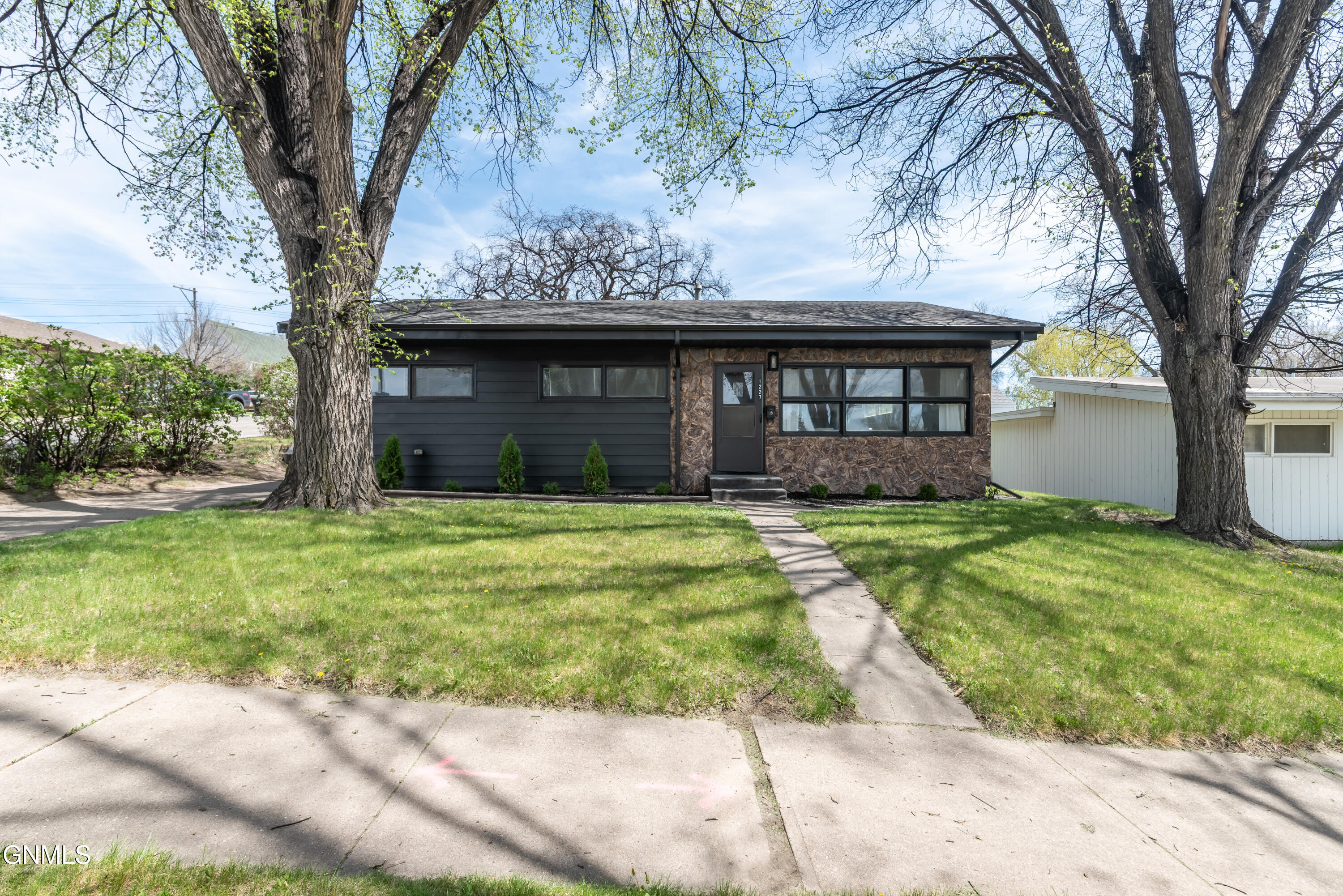 1227 N 14th Street N