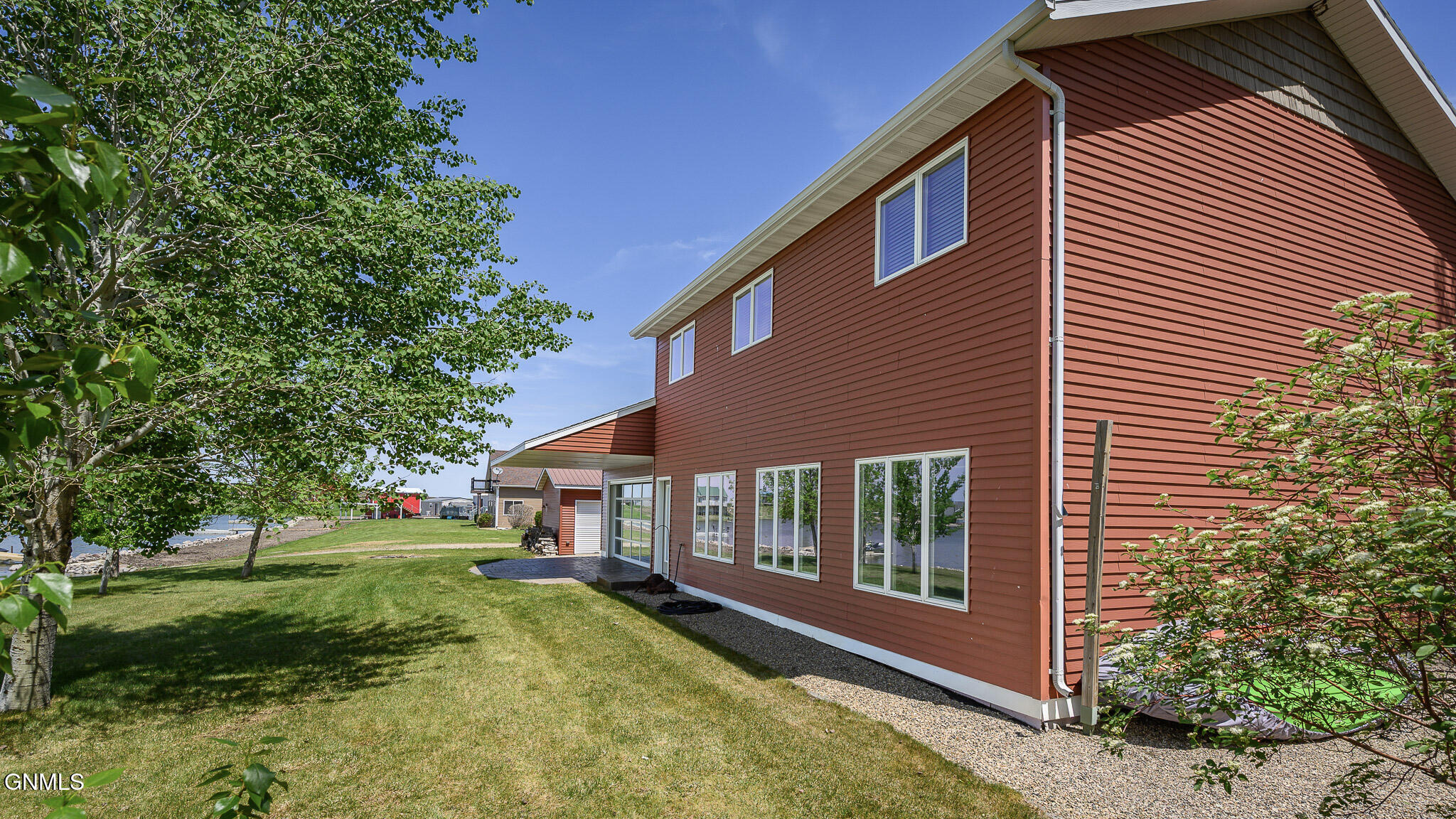 174 Shoreline Drive S