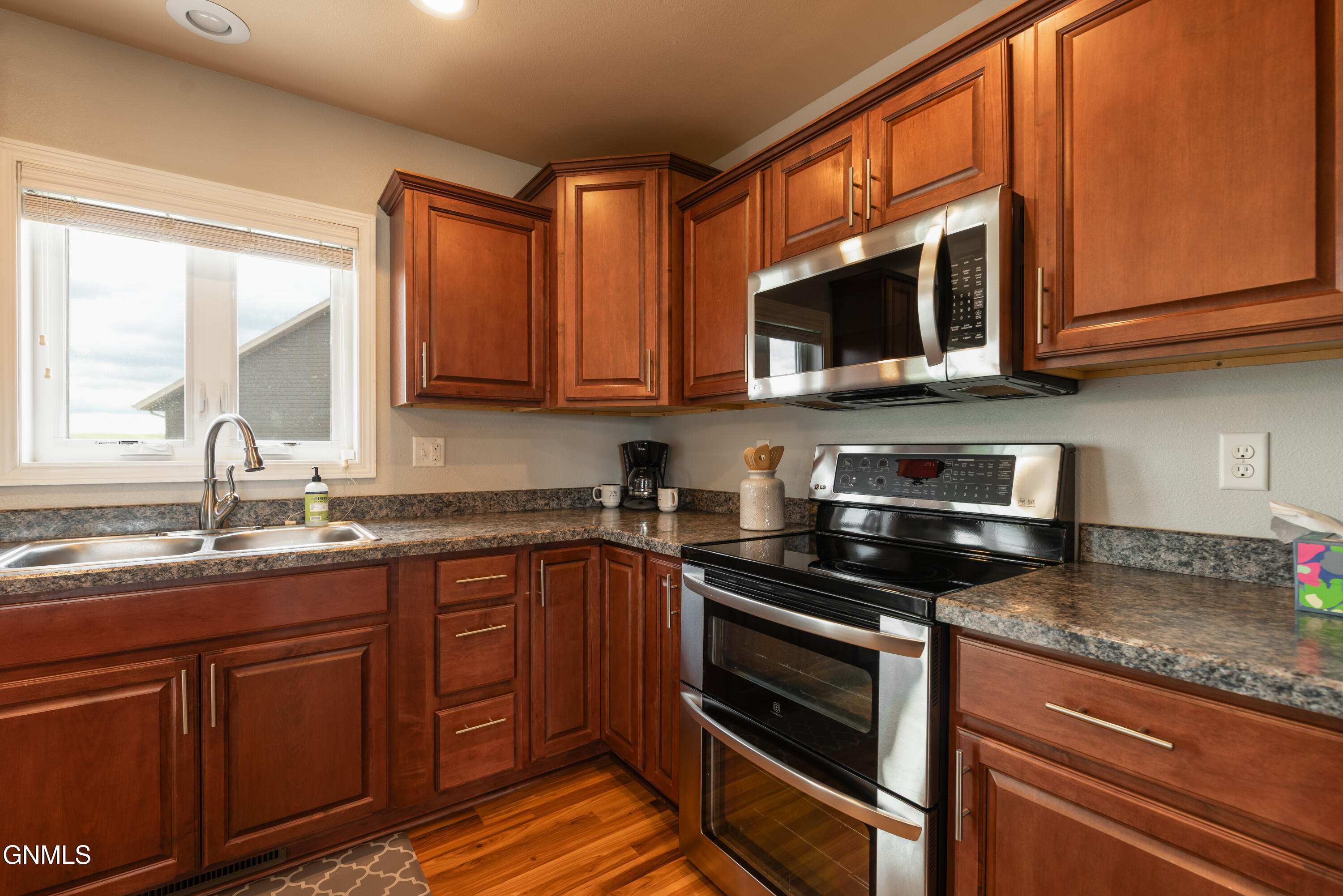 709 View Place SE