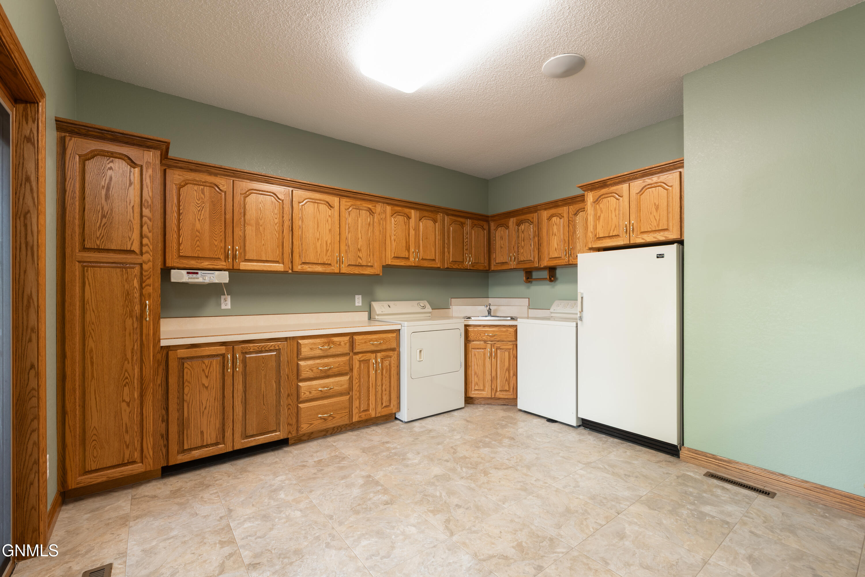 1512 Mutineer Place