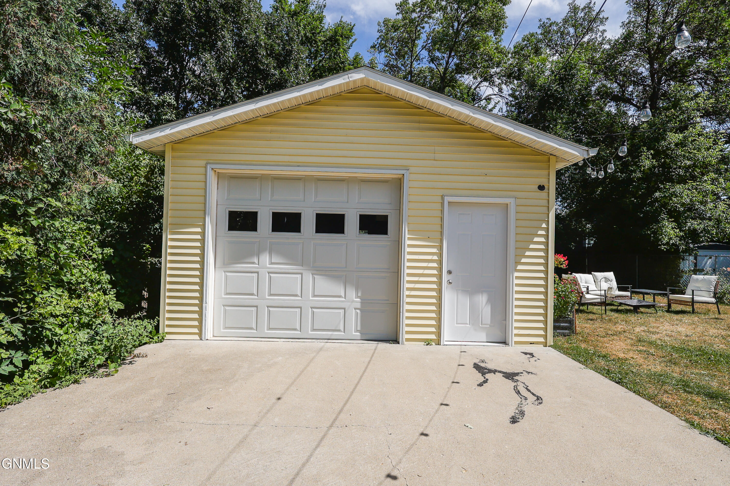 909 7th Street