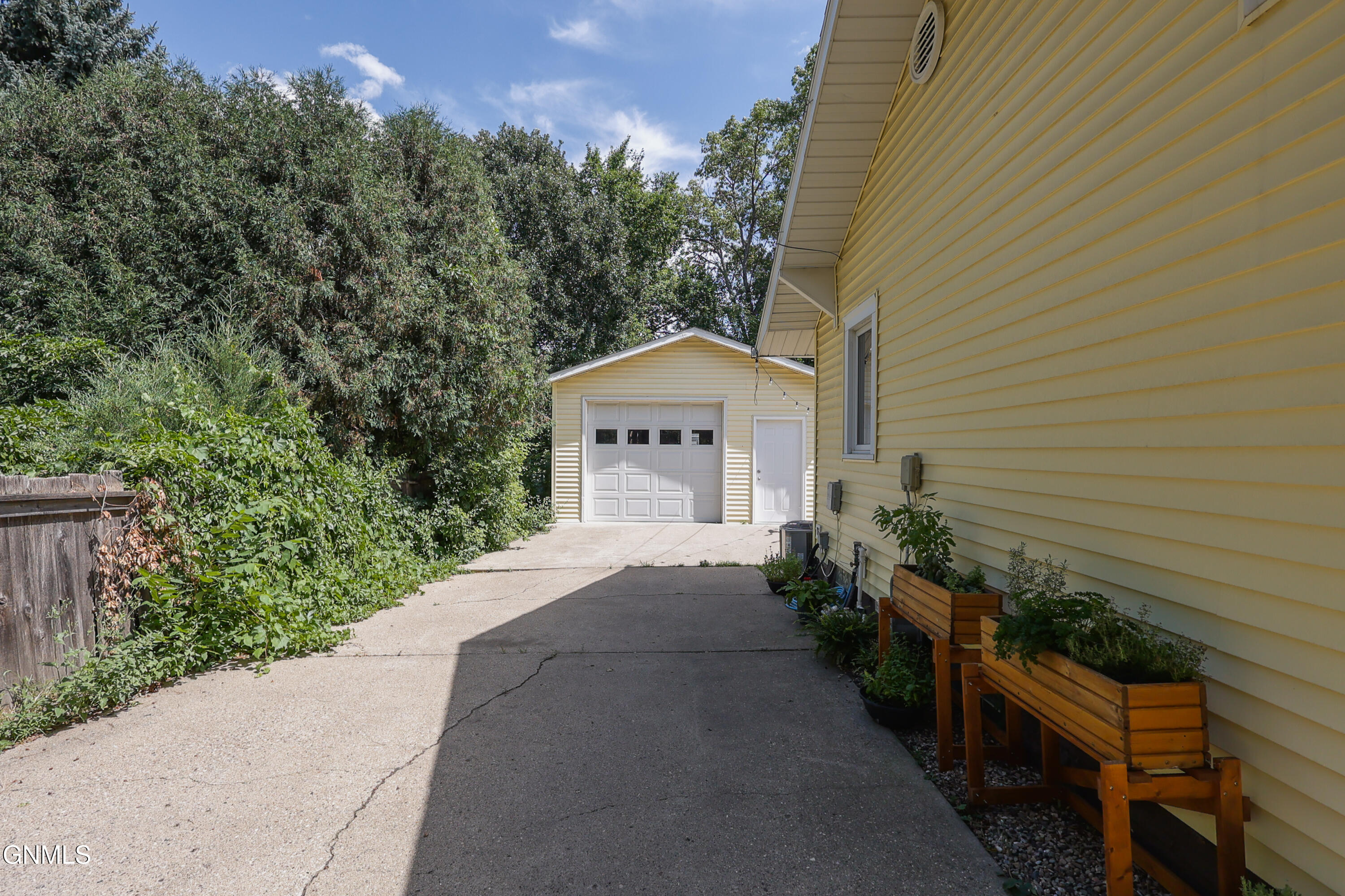 909 7th Street