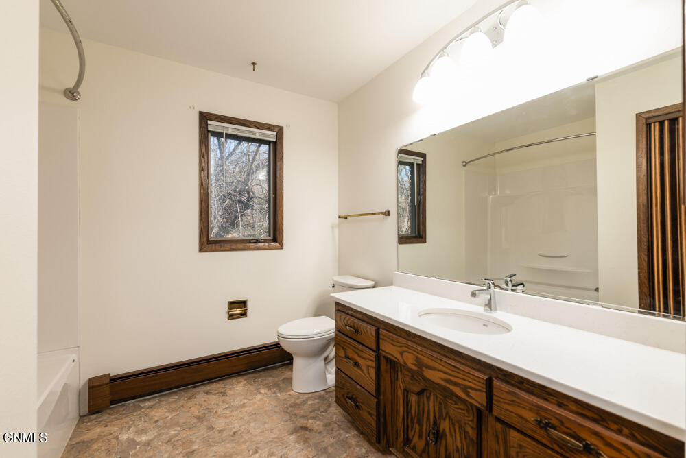 224 W Reno Avenue W