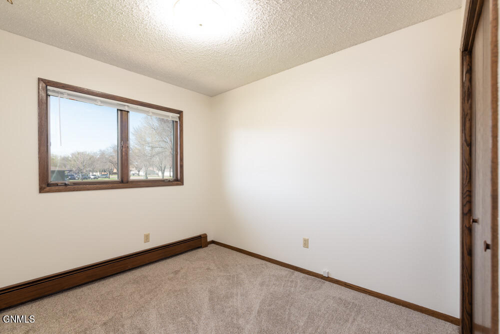 224 W Reno Avenue W