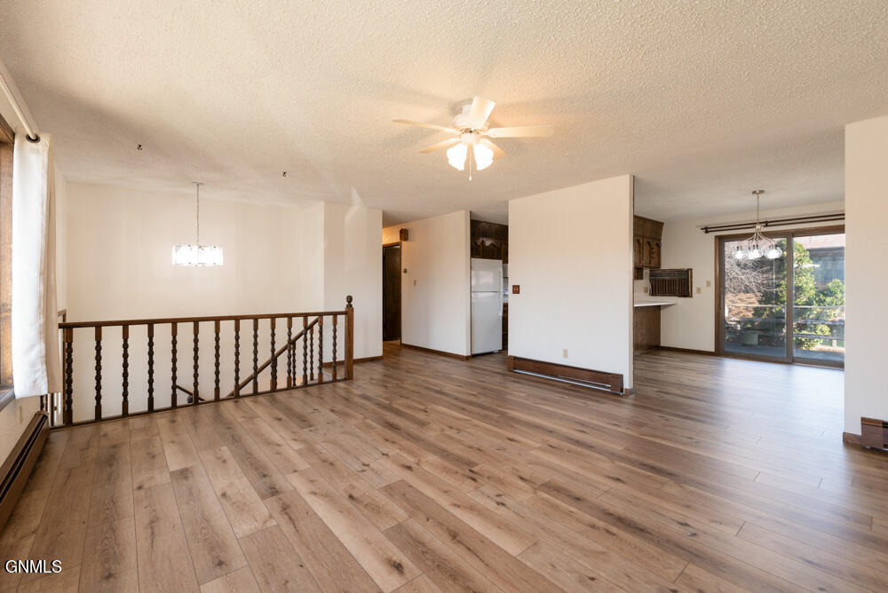 224 W Reno Avenue W