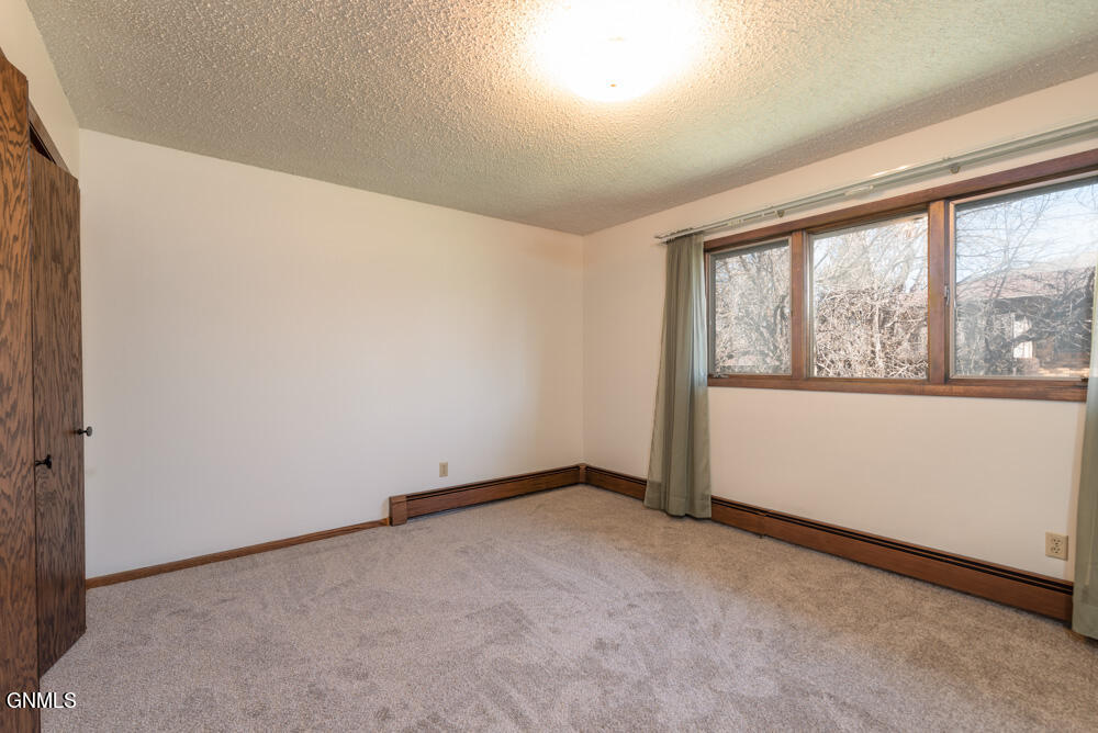 224 W Reno Avenue W