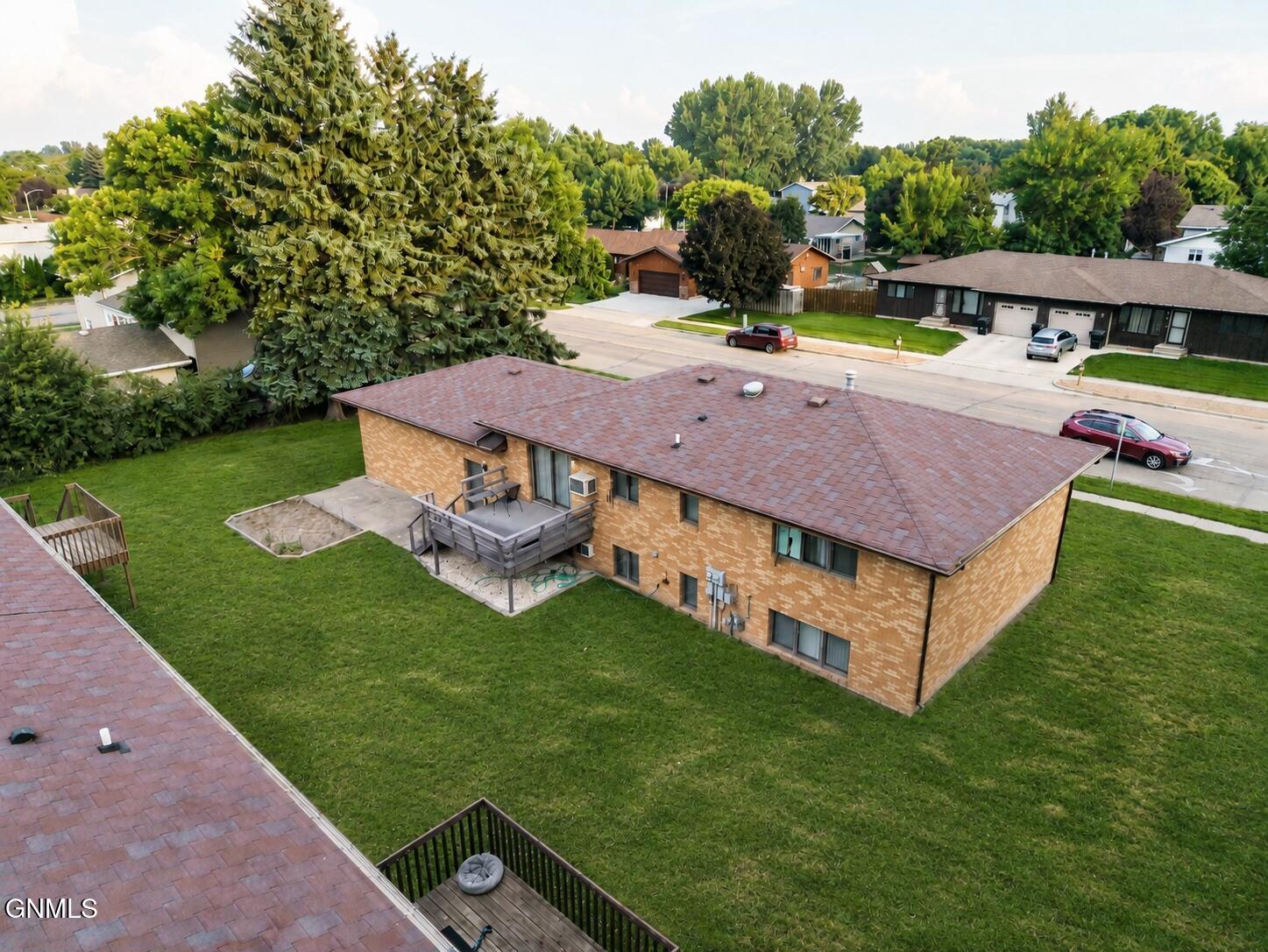 224 W Reno Avenue W