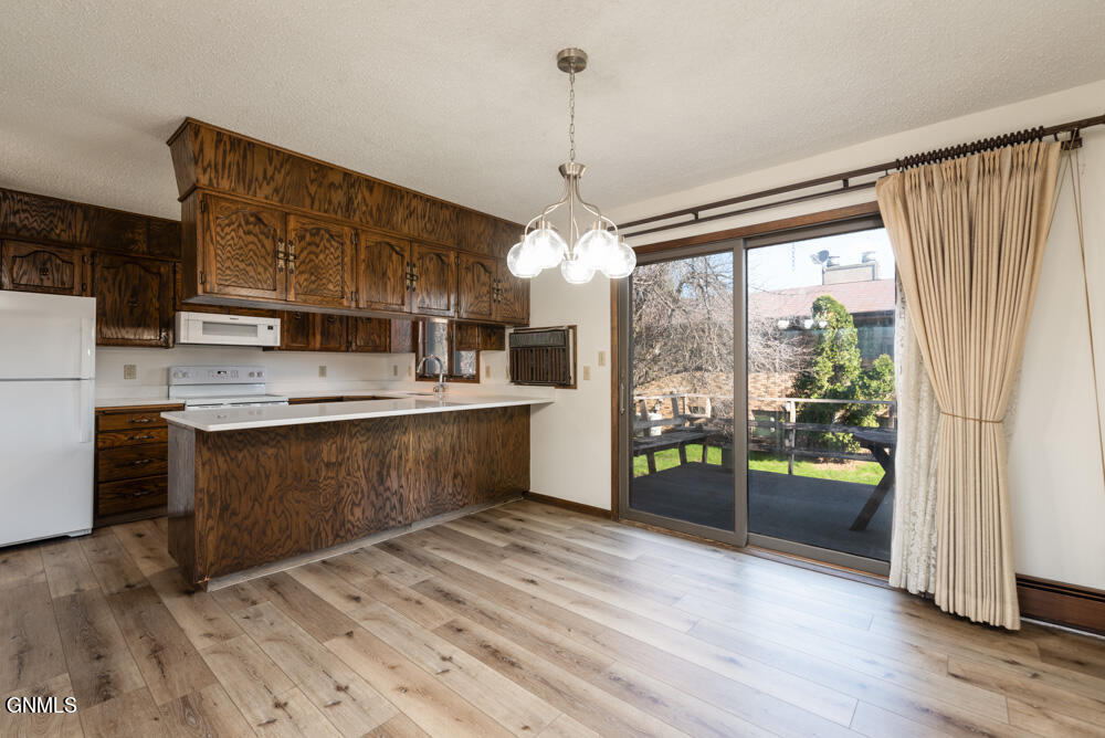 224 W Reno Avenue W